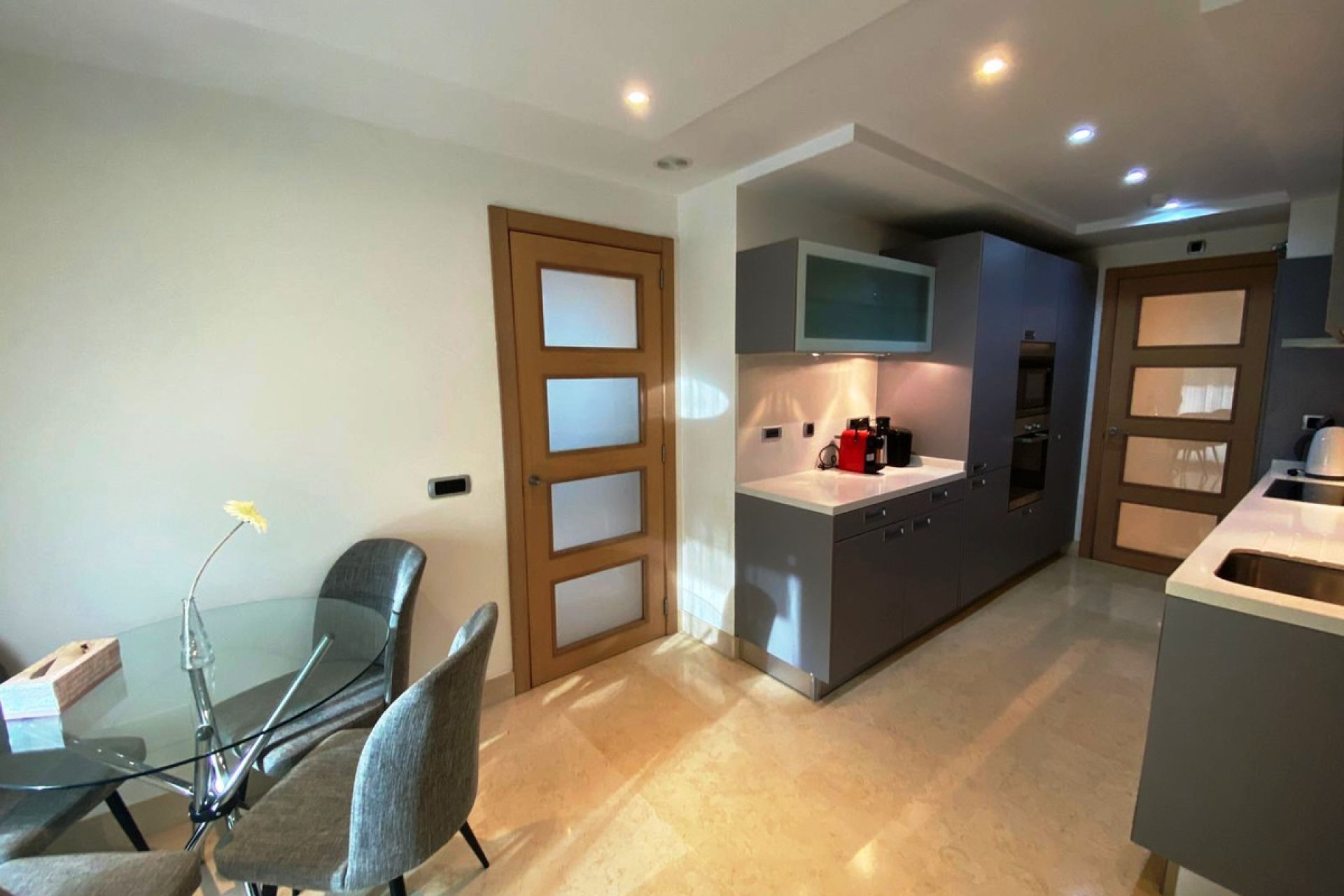 Resale - Apartment - Middle Floor Apartment - Marbella - Marbella Centro