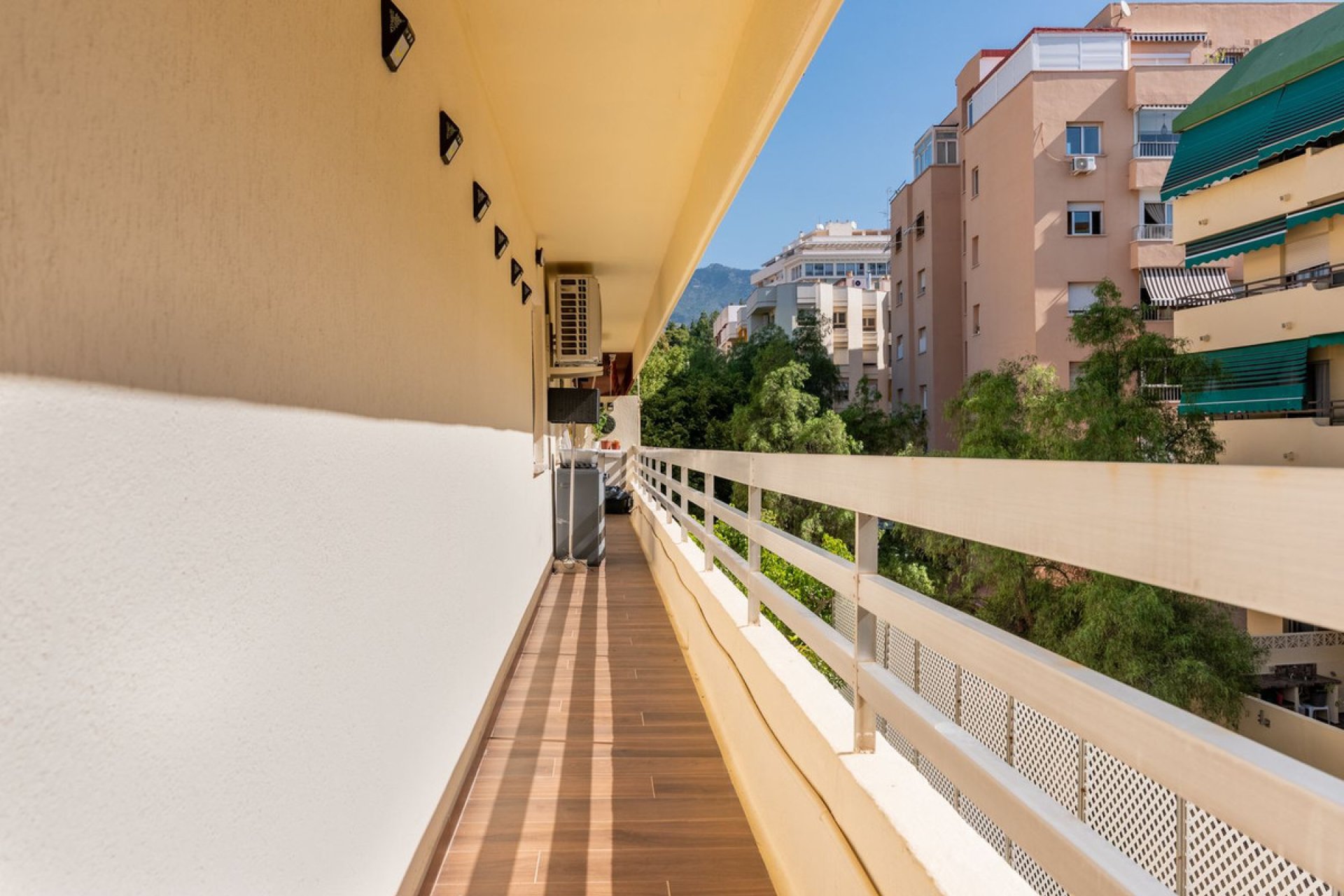 Resale - Apartment - Middle Floor Apartment - Marbella - Marbella Centro