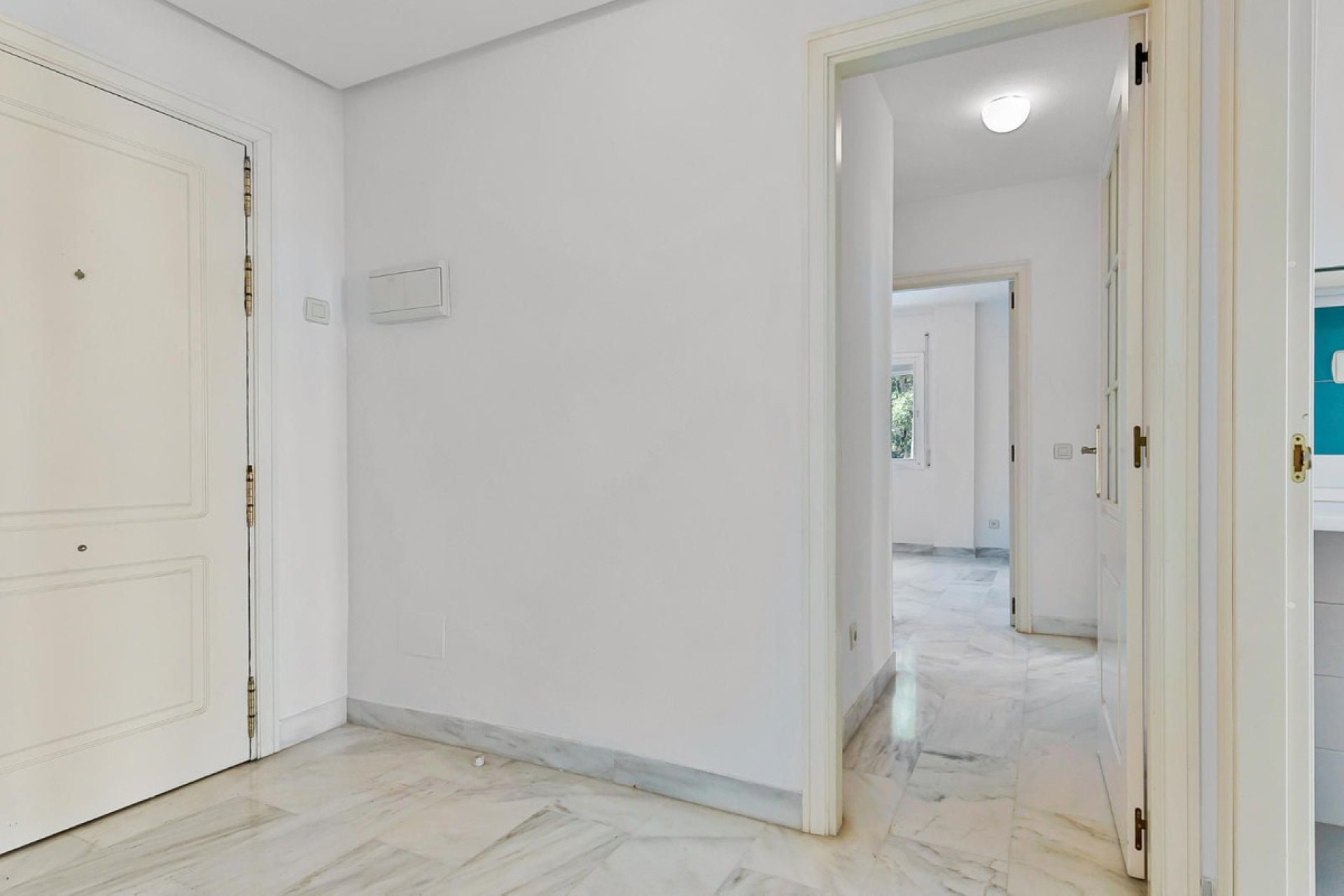 Resale - Apartment - Middle Floor Apartment - Marbella - Marbella Centro