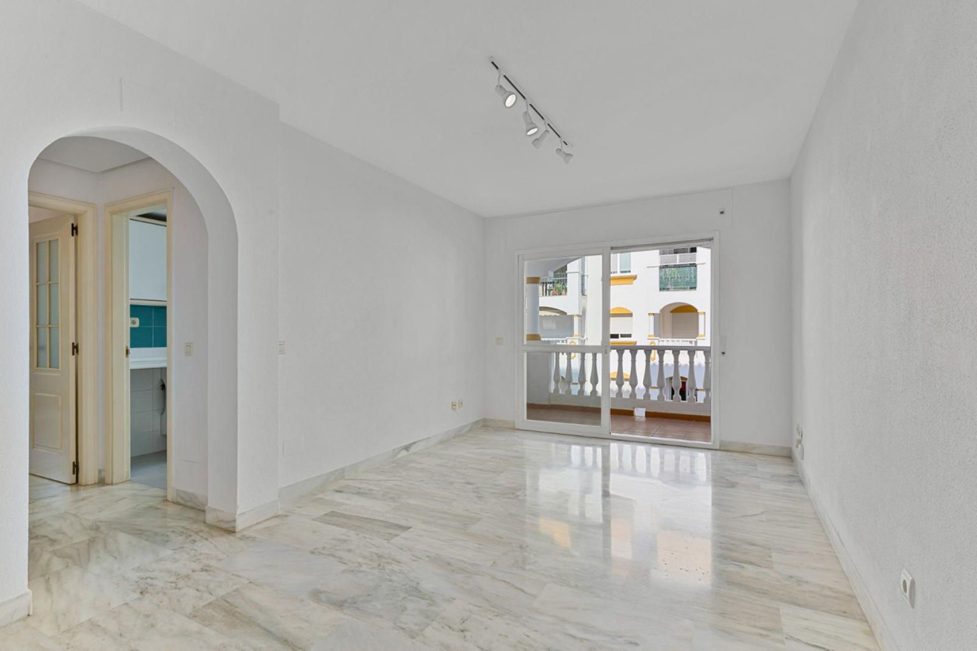 Resale - Apartment - Middle Floor Apartment - Marbella - Marbella Centro