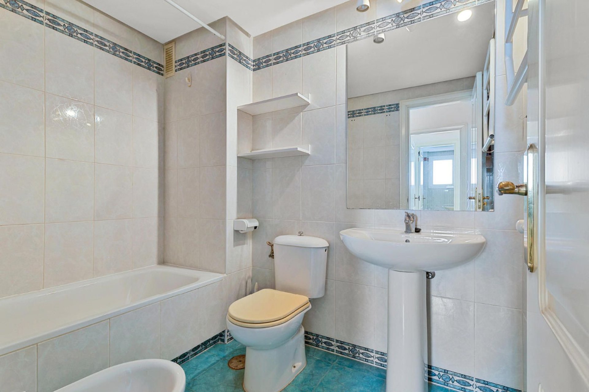 Resale - Apartment - Middle Floor Apartment - Marbella - Marbella Centro