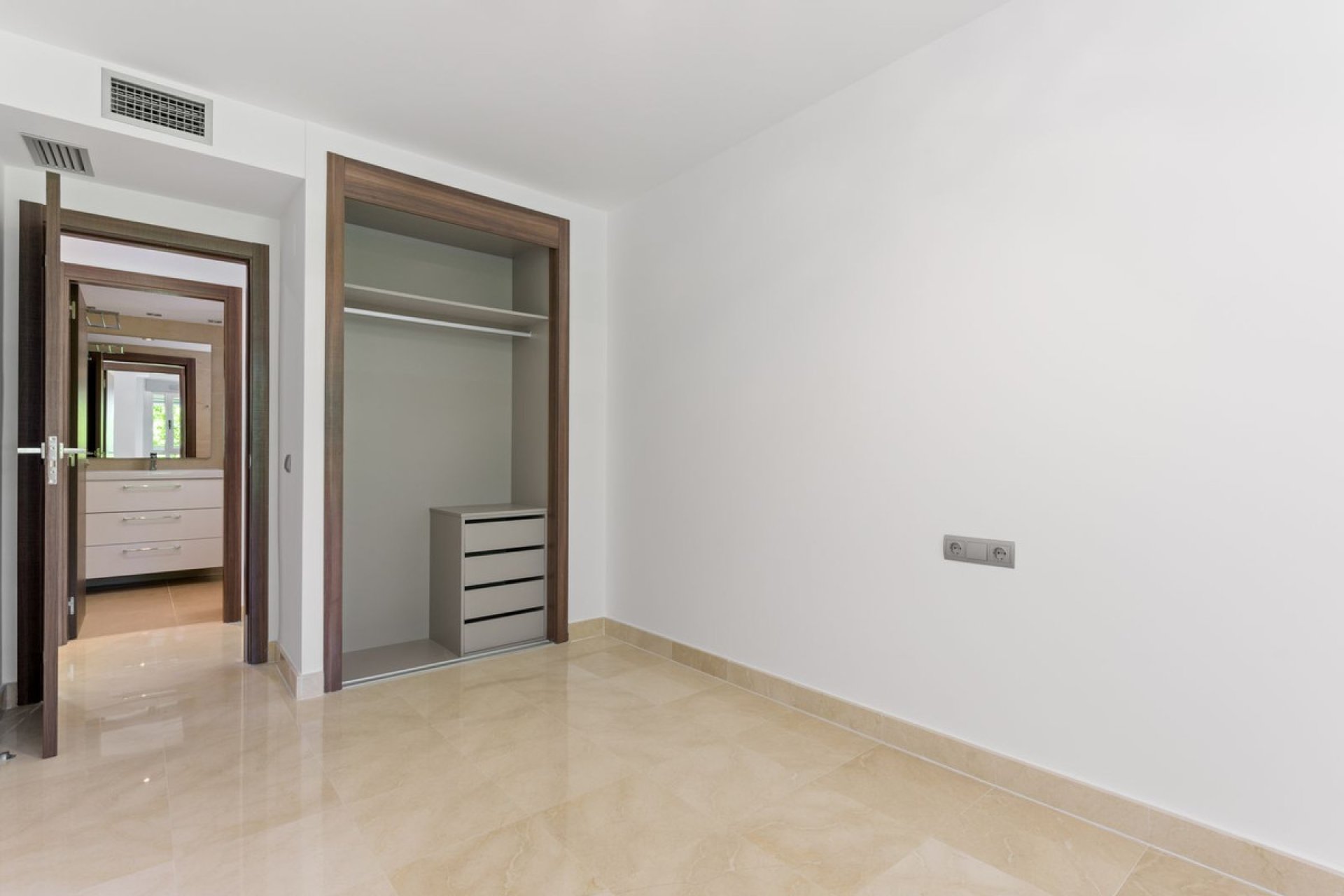 Resale - Apartment - Middle Floor Apartment - Marbella - Marbella Centro
