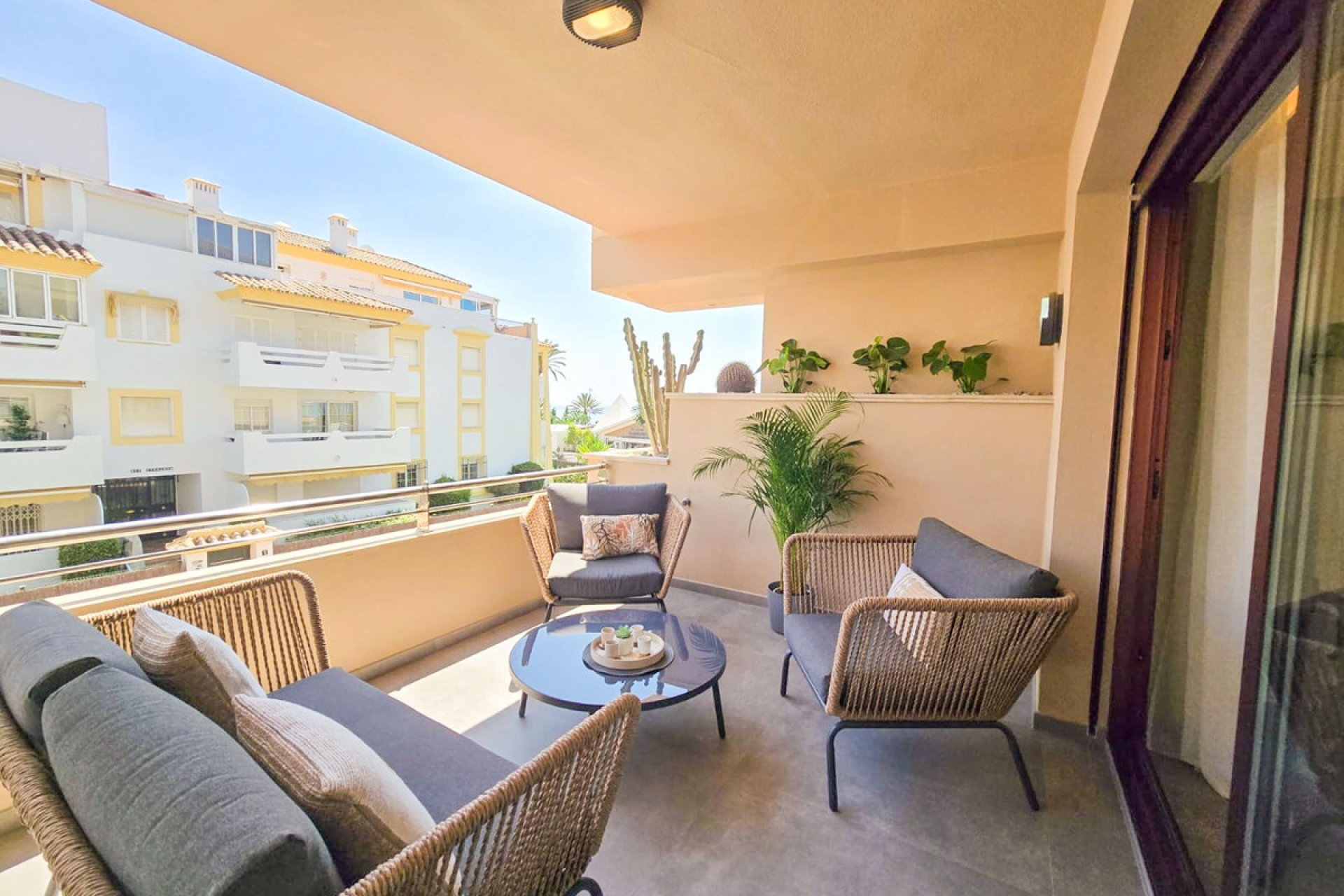 Resale - Apartment - Middle Floor Apartment - Marbella - Marbella Centro