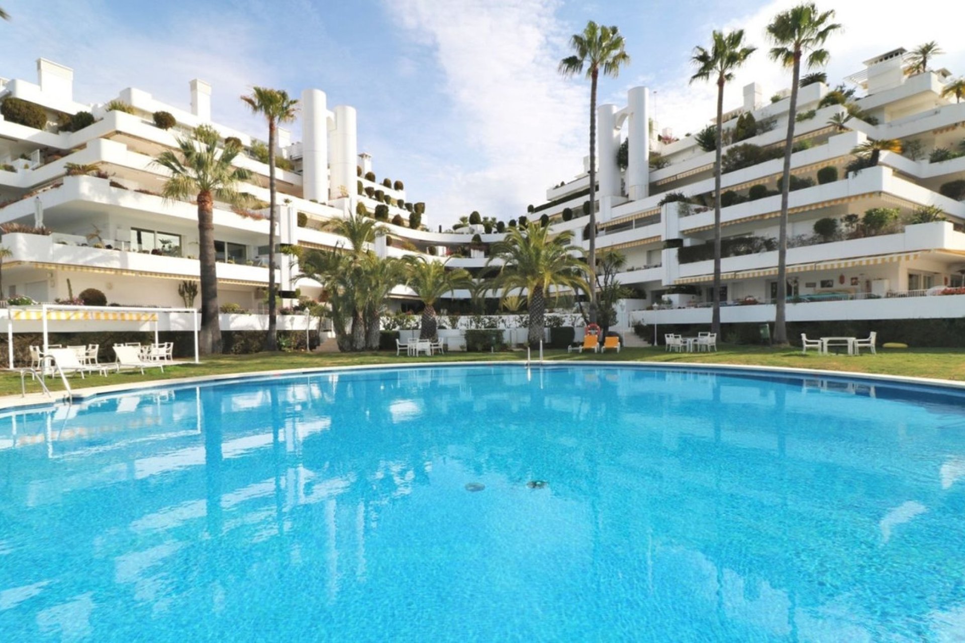 Resale - Apartment - Middle Floor Apartment - Marbella - Marbella Centro