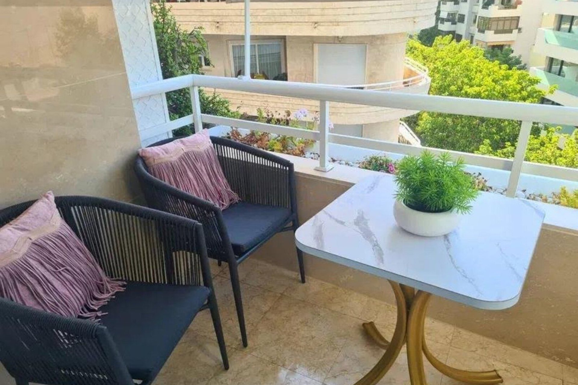 Resale - Apartment - Middle Floor Apartment - Marbella - Marbella Centro