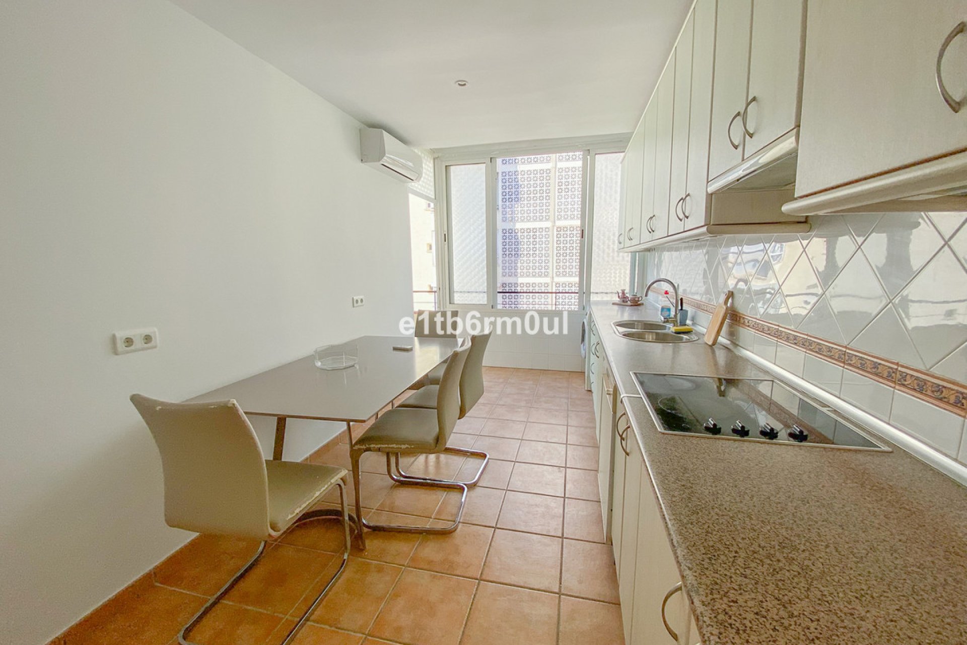 Resale - Apartment - Middle Floor Apartment - Marbella - Marbella Centro