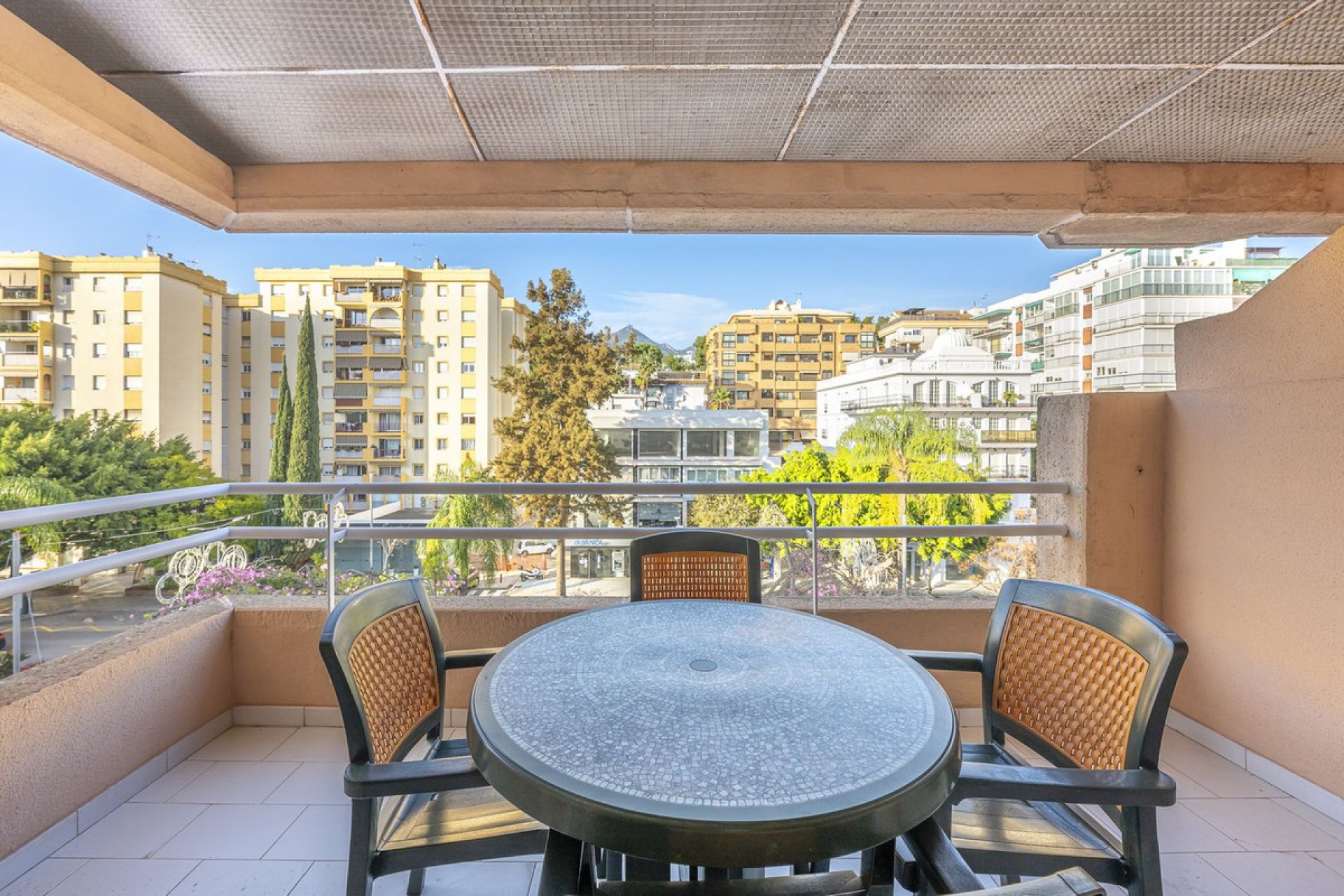 Resale - Apartment - Middle Floor Apartment - Marbella - Marbella Centro