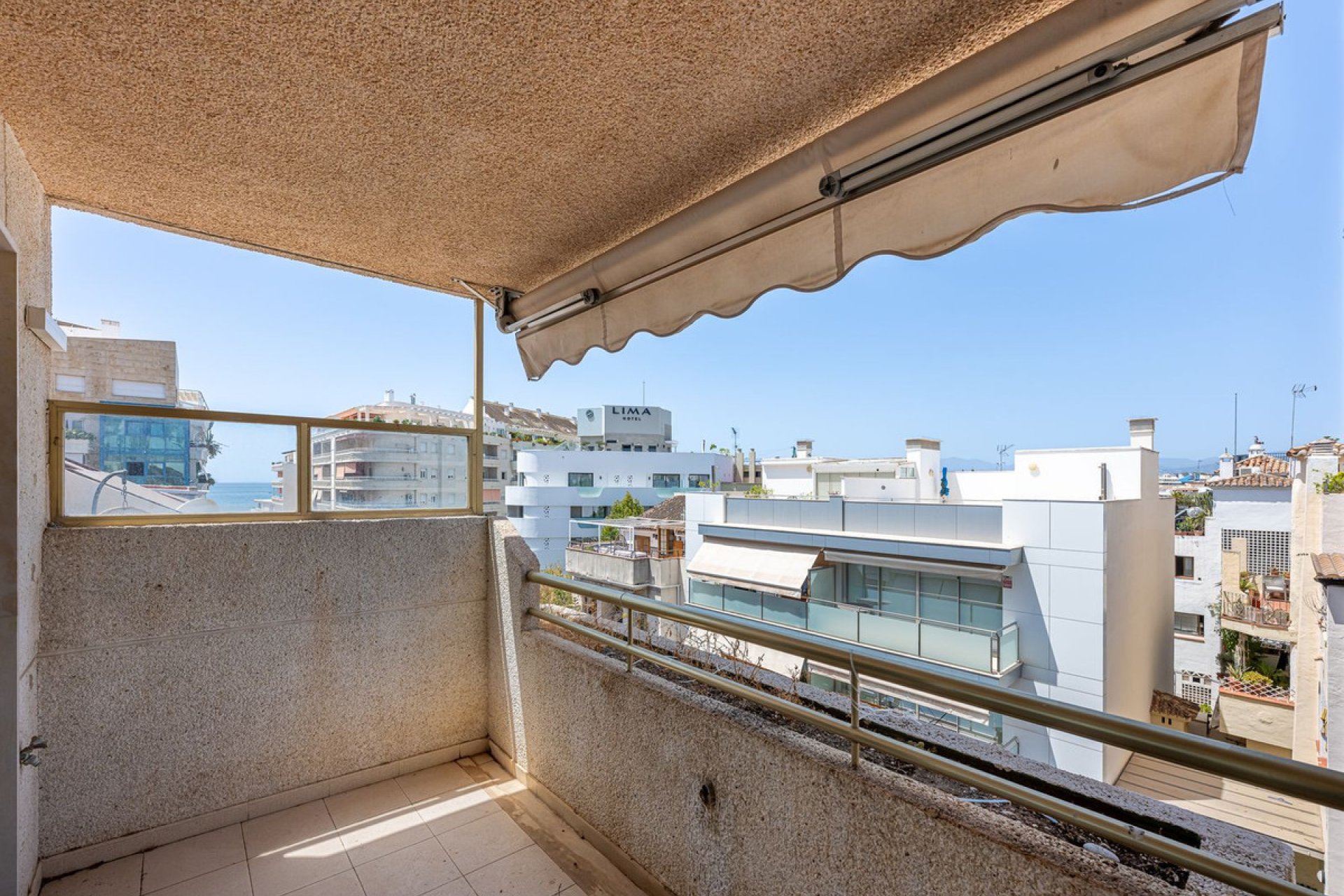 Resale - Apartment - Middle Floor Apartment - Marbella - Marbella Centro