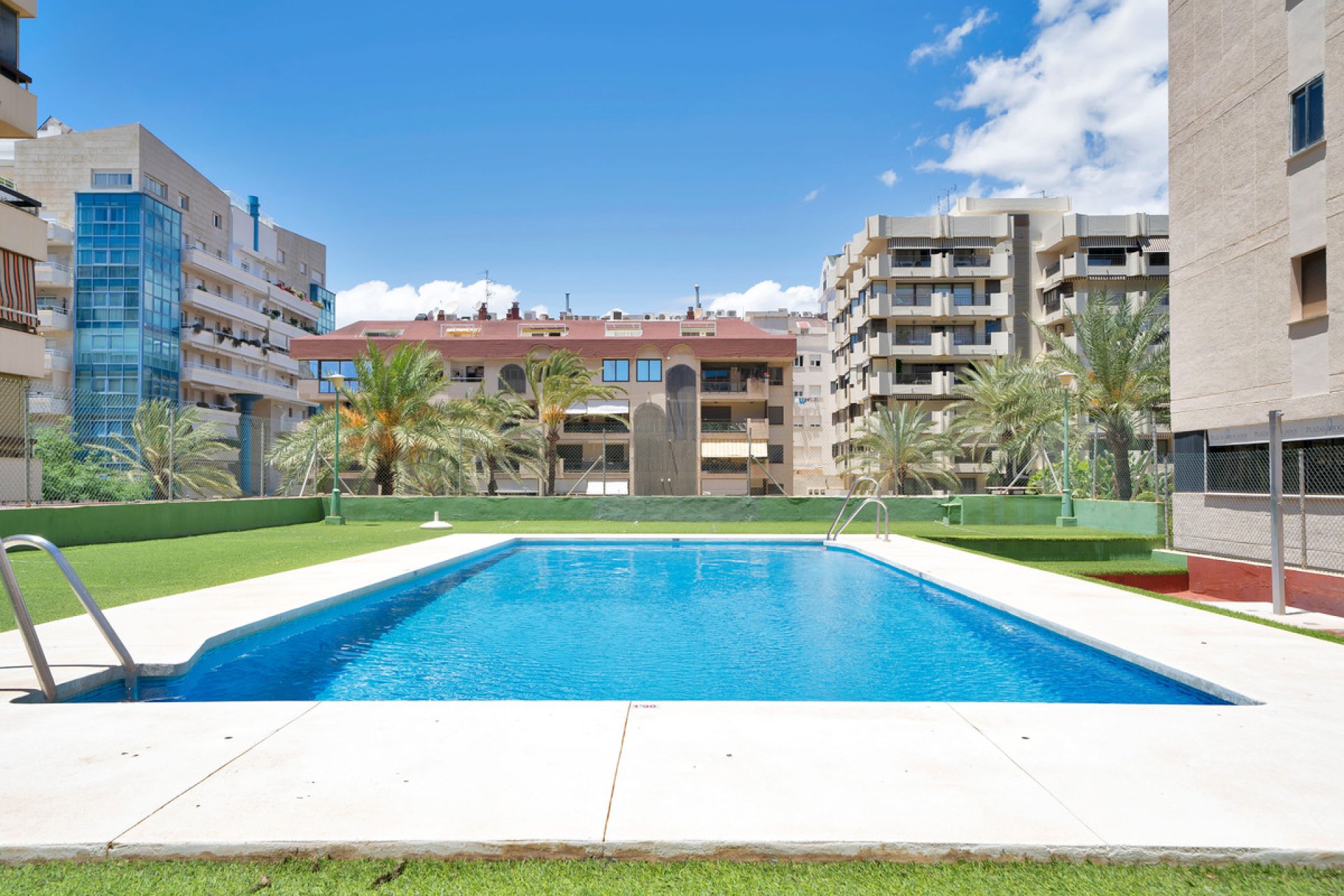 Resale - Apartment - Middle Floor Apartment - Marbella - Marbella Centro