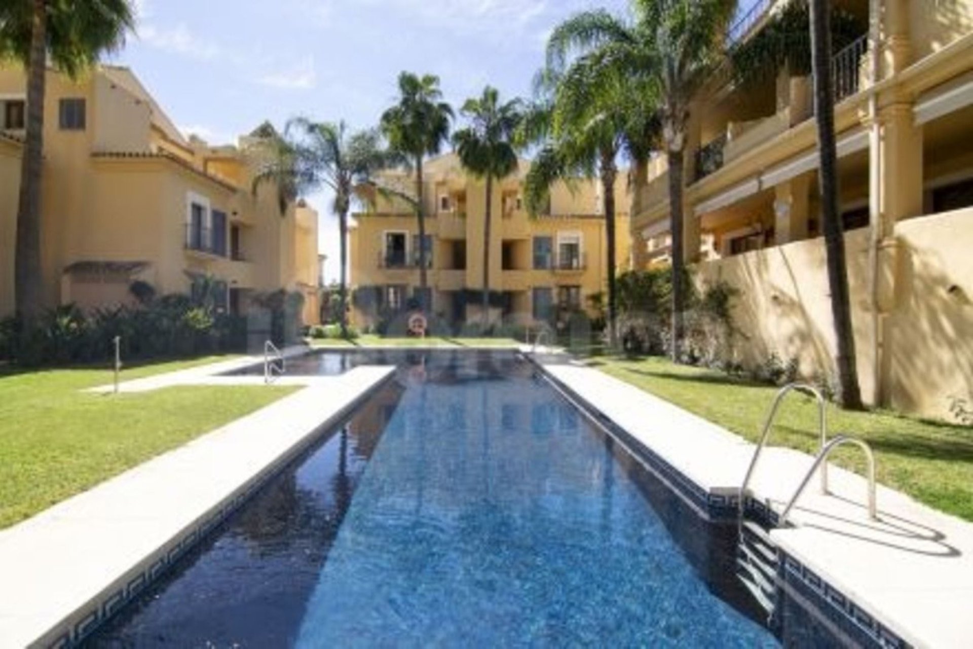 Resale - Apartment - Middle Floor Apartment - Marbella - Marbella Centro