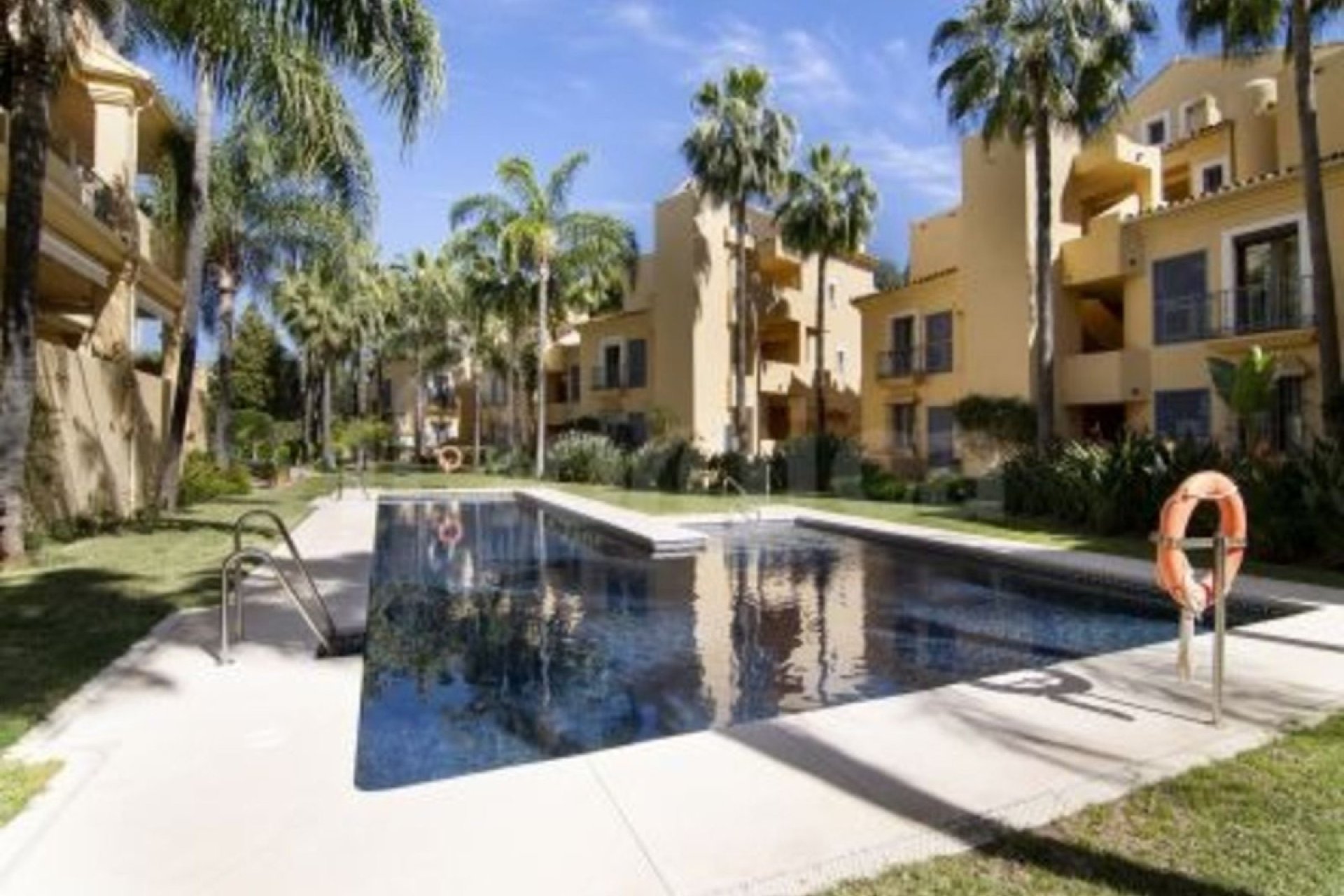 Resale - Apartment - Middle Floor Apartment - Marbella - Marbella Centro