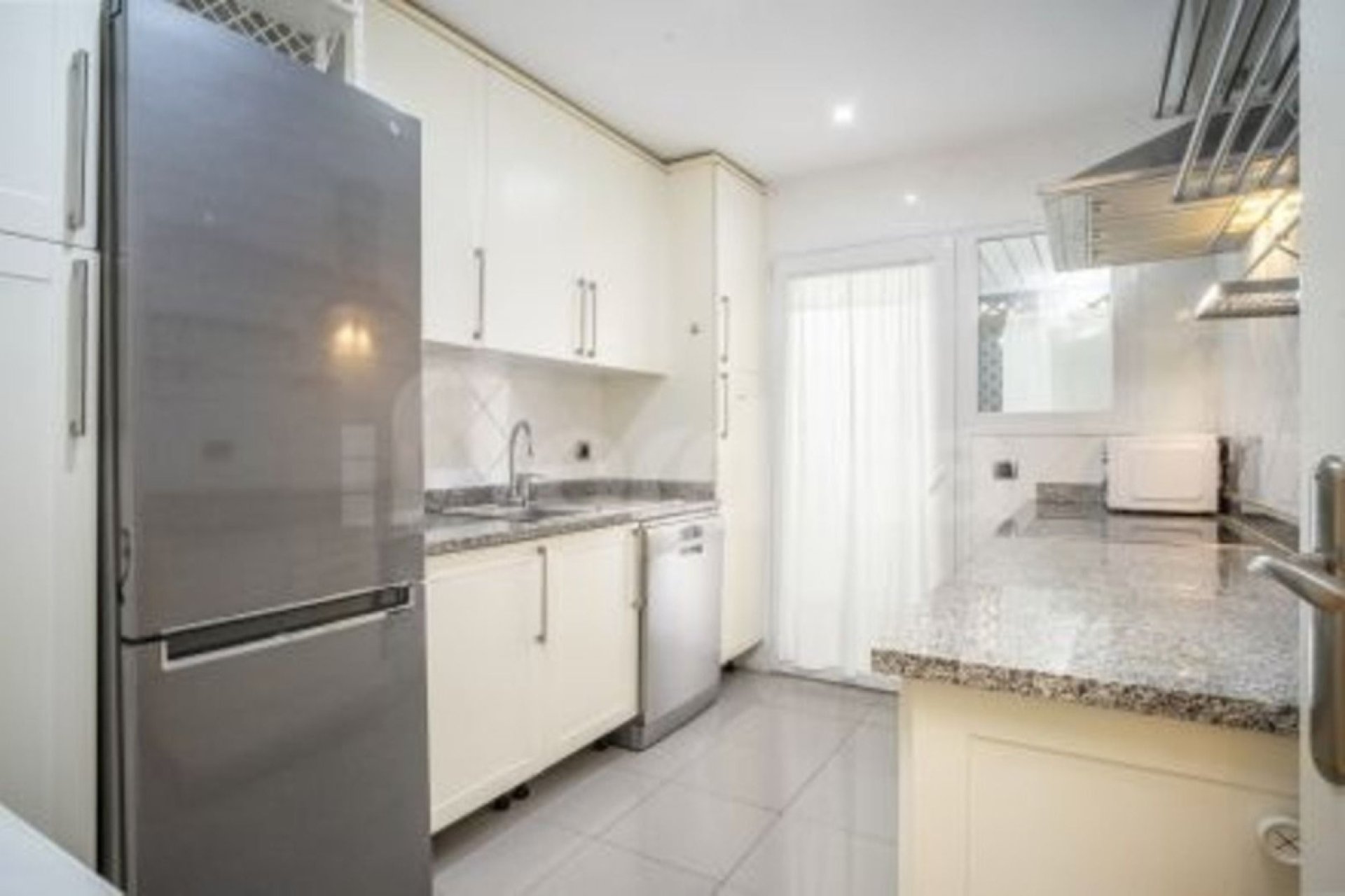 Resale - Apartment - Middle Floor Apartment - Marbella - Marbella Centro