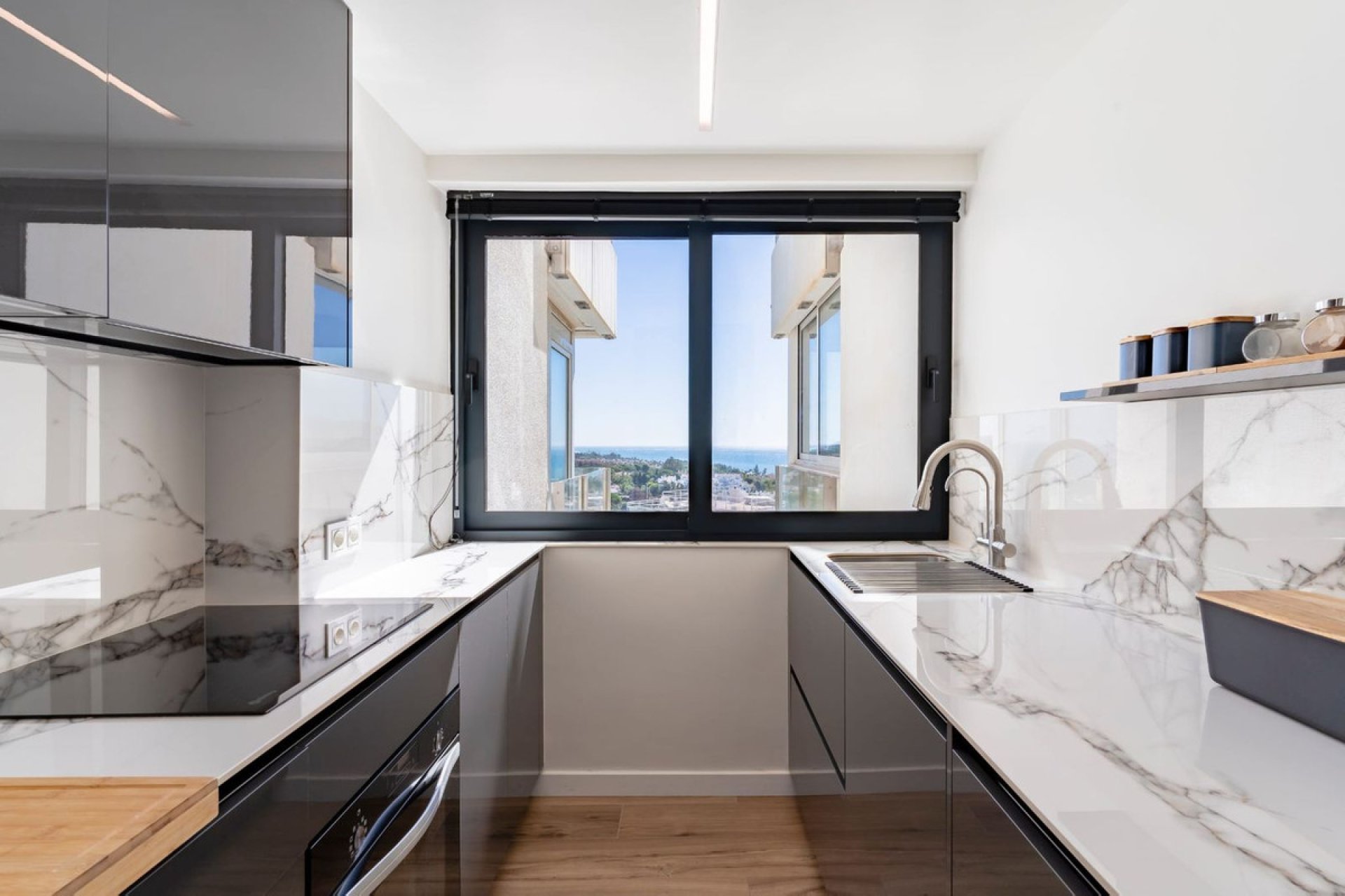 Resale - Apartment - Middle Floor Apartment - Marbella - Marbella Centro