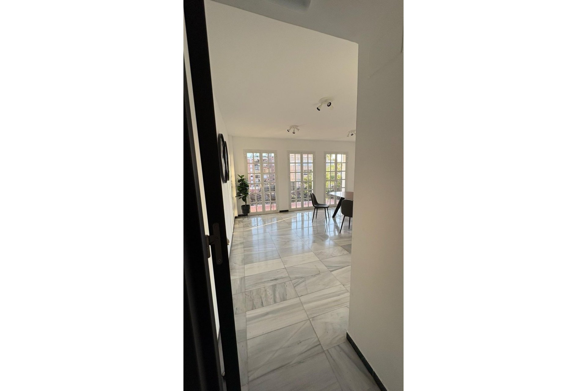 Resale - Apartment - Middle Floor Apartment - Marbella - Marbella Centro