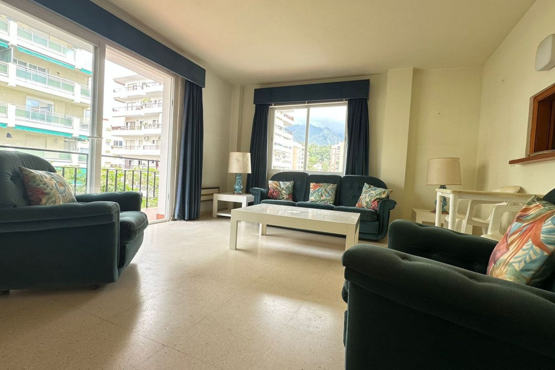 Resale - Apartment - Middle Floor Apartment - Marbella - Marbella Centro