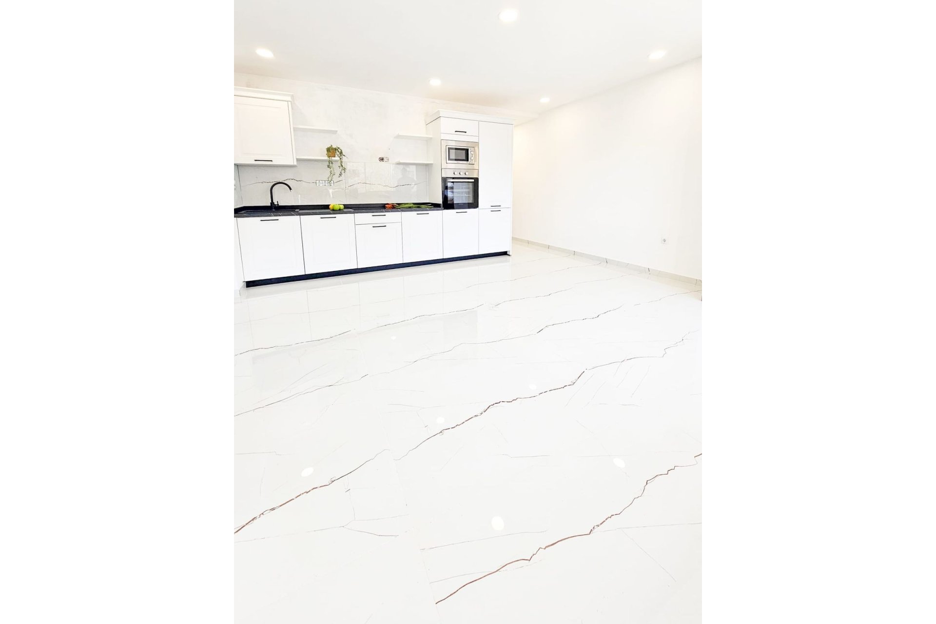 Resale - Apartment - Middle Floor Apartment - Marbella - Marbella Centro