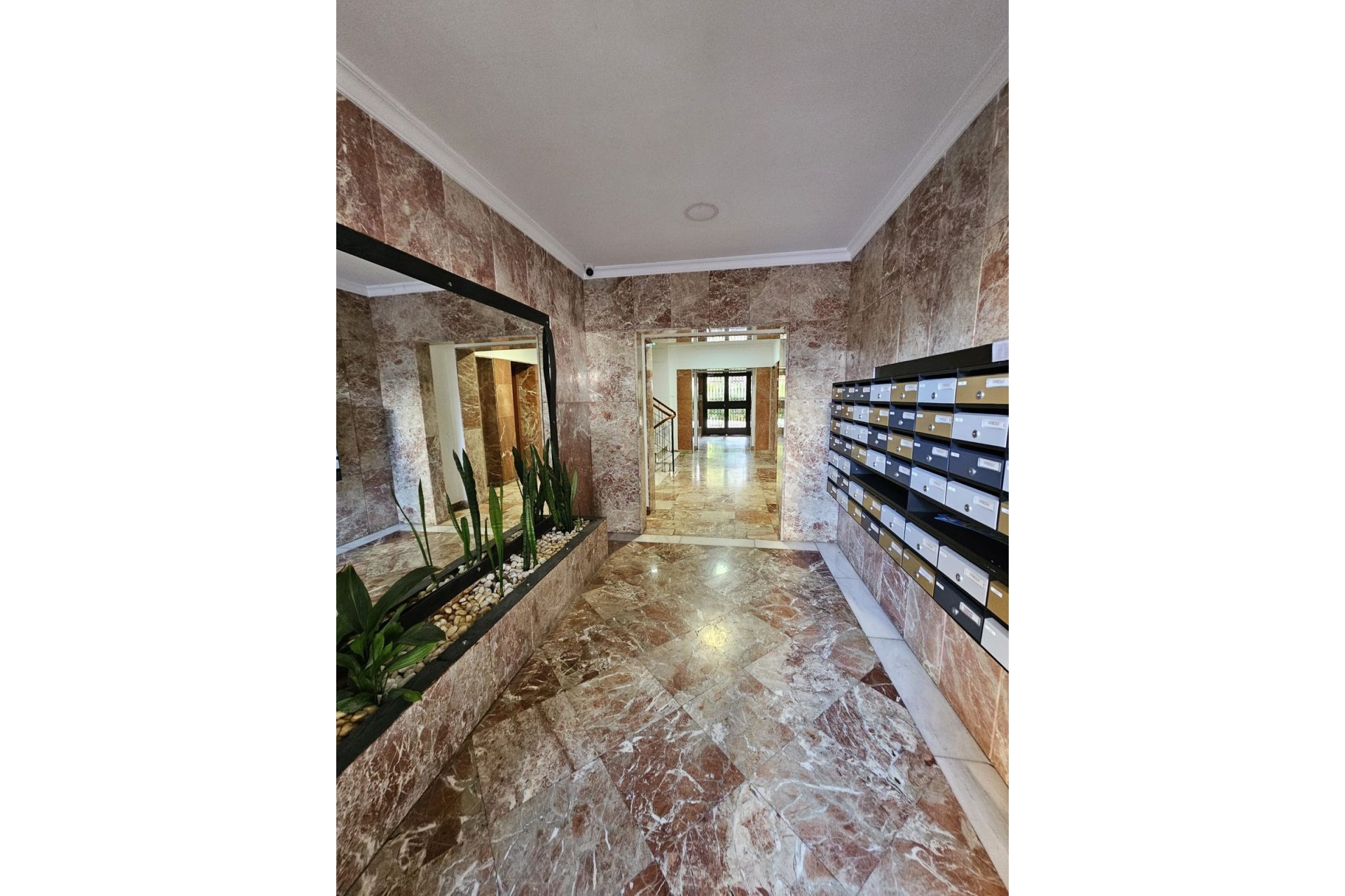 Resale - Apartment - Middle Floor Apartment - Marbella - Marbella Centro