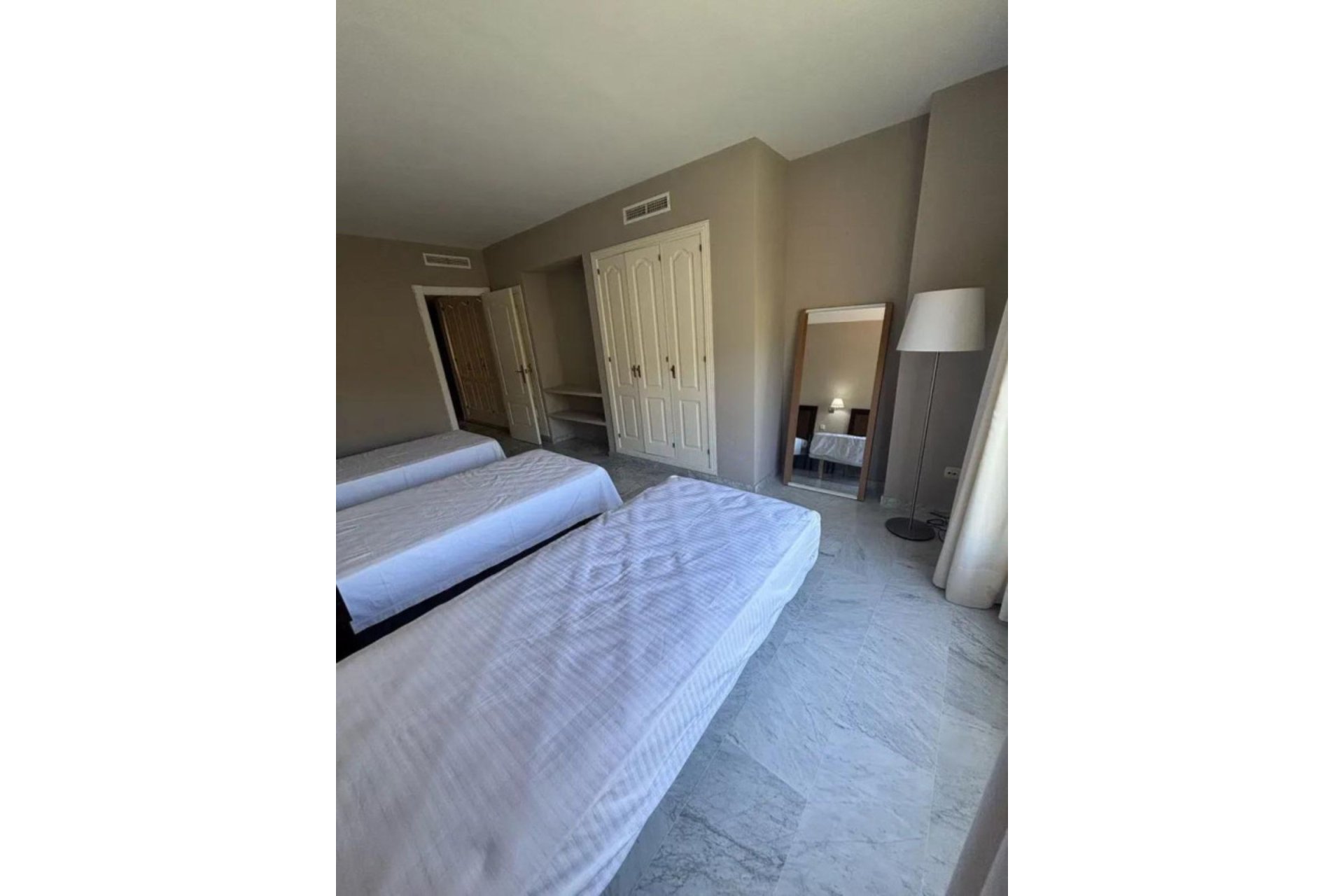 Resale - Apartment - Middle Floor Apartment - Marbella - Marbella Centro