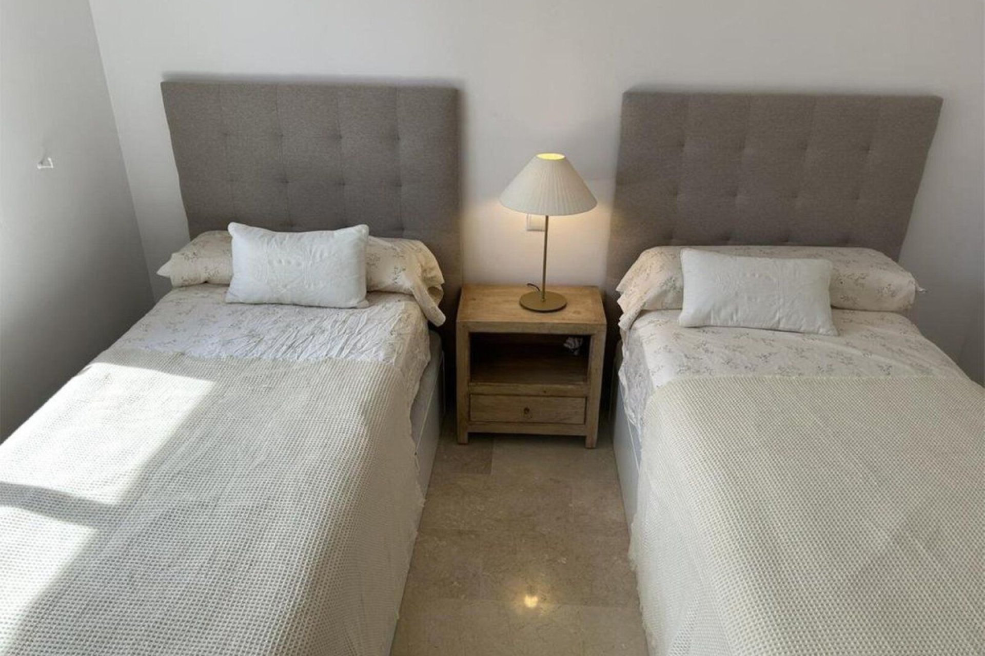 Resale - Apartment - Middle Floor Apartment - Marbella - Marbesa