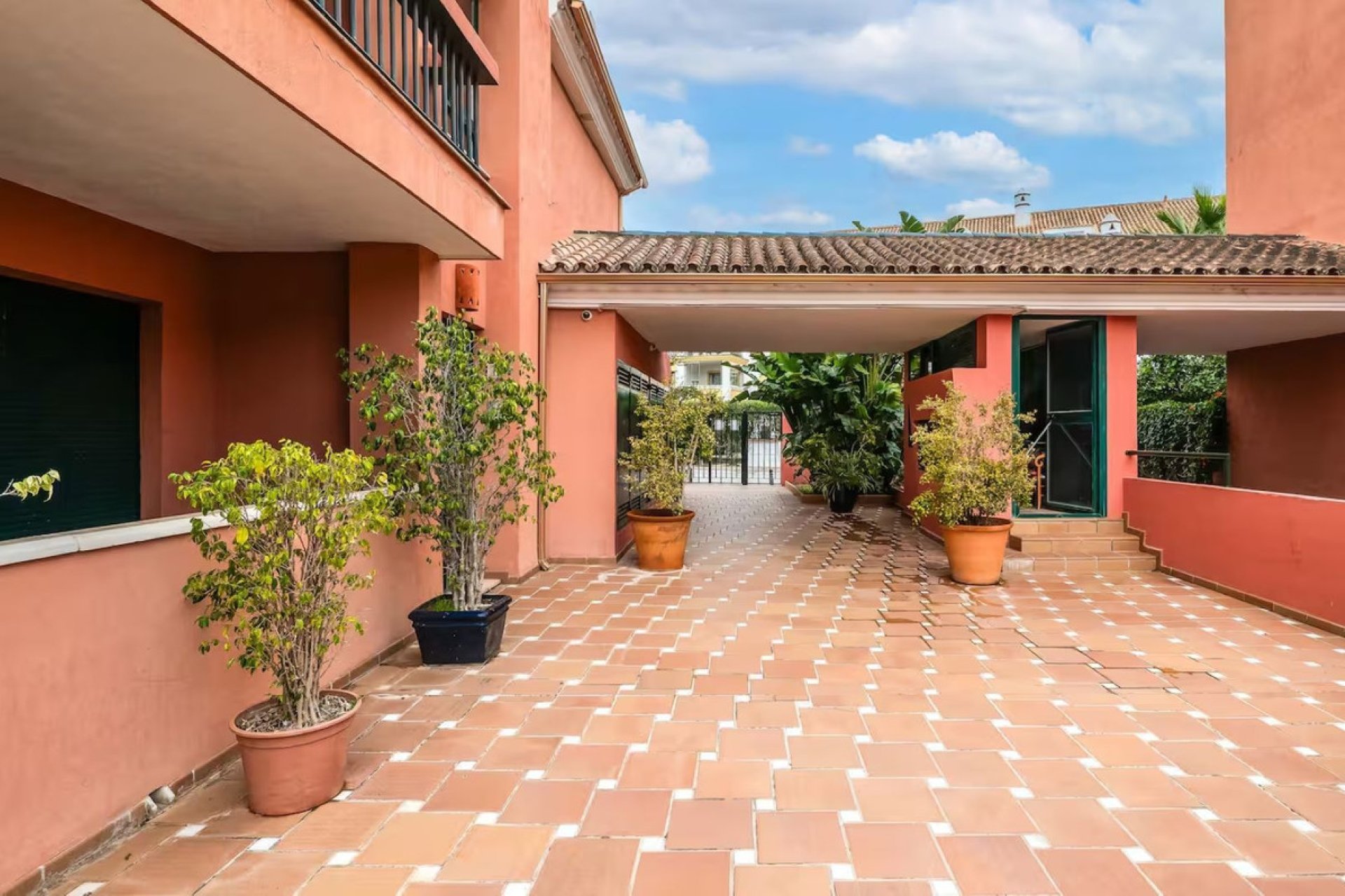 Resale - Apartment - Middle Floor Apartment - Marbella - Marbesa