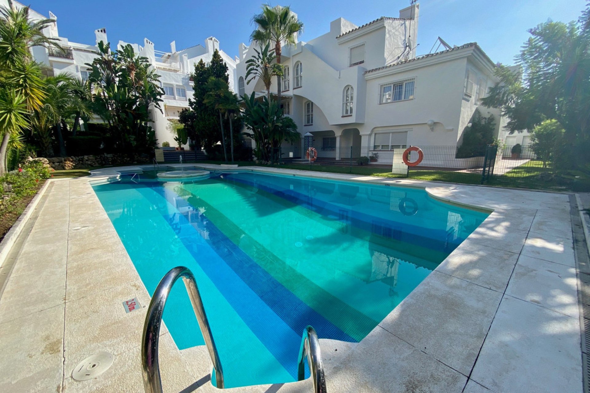 Resale - Apartment - Middle Floor Apartment - Marbella - Nagüeles