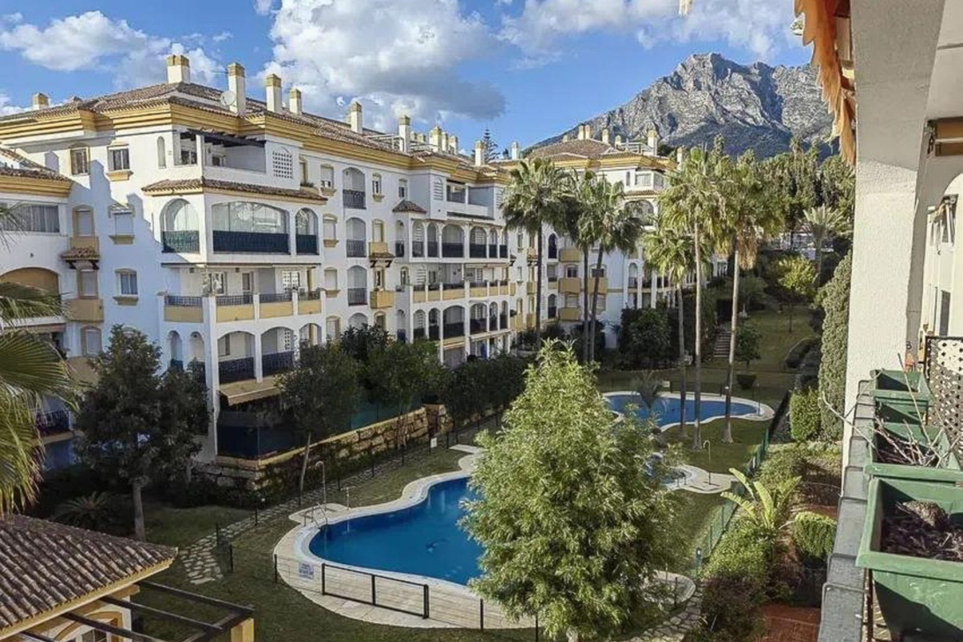 Resale - Apartment - Middle Floor Apartment - Marbella - Nagüeles