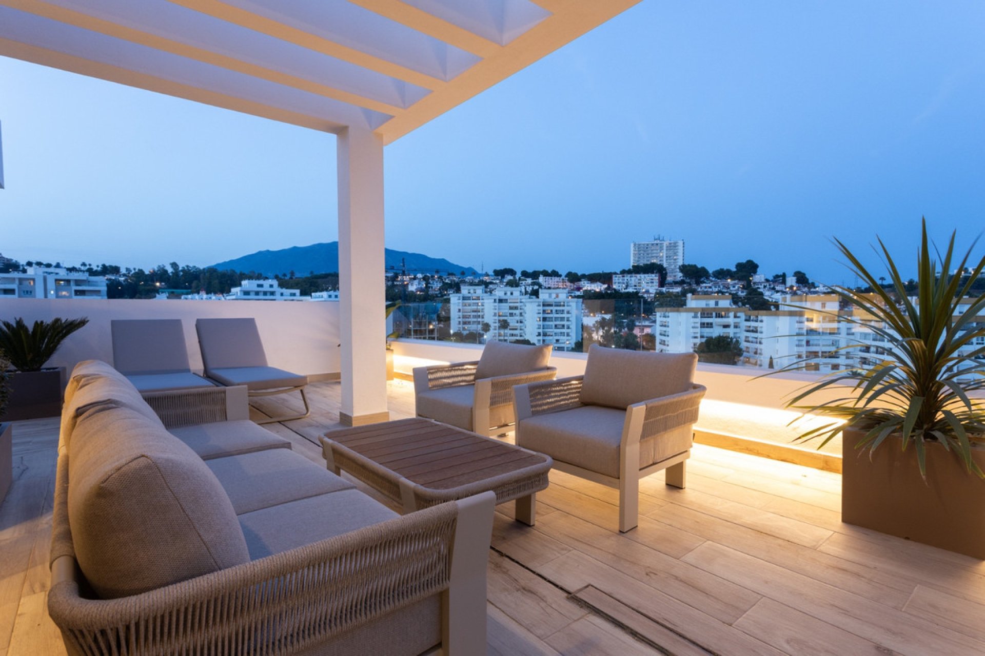 Resale - Apartment - Middle Floor Apartment - Marbella - Nueva Andalucia