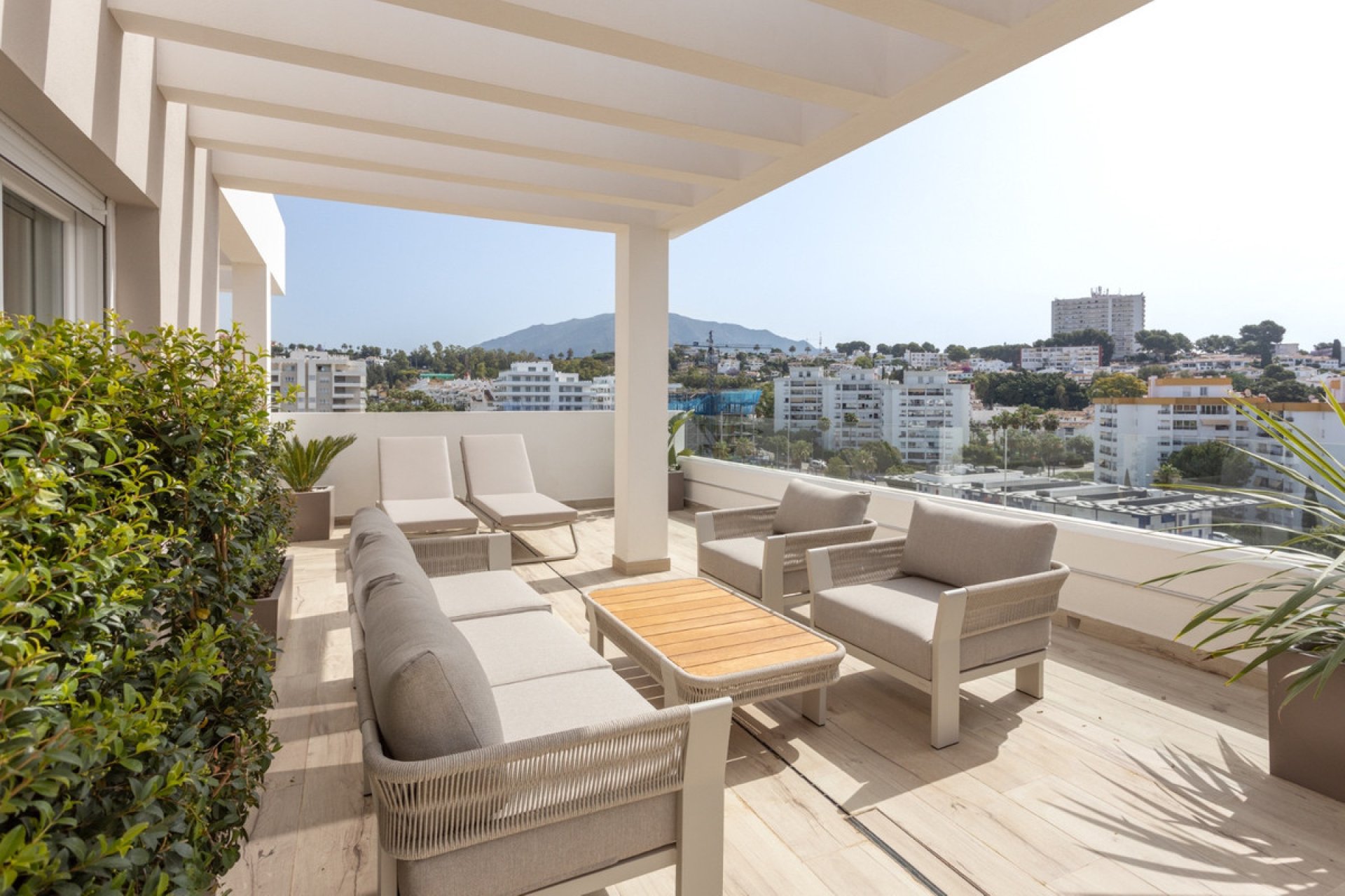 Resale - Apartment - Middle Floor Apartment - Marbella - Nueva Andalucia