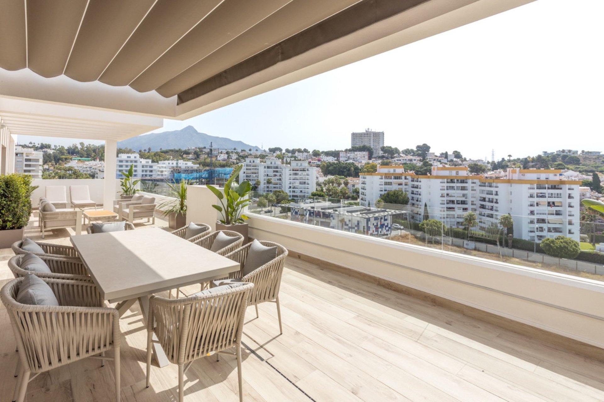 Resale - Apartment - Middle Floor Apartment - Marbella - Nueva Andalucia