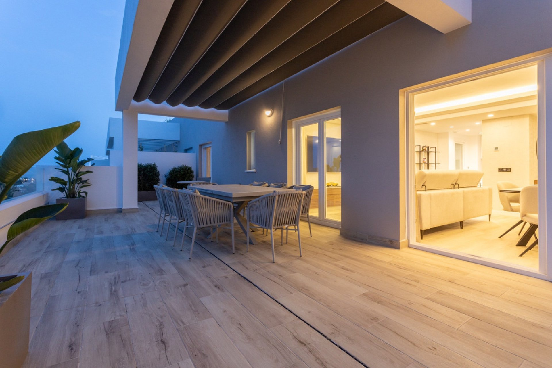 Resale - Apartment - Middle Floor Apartment - Marbella - Nueva Andalucia