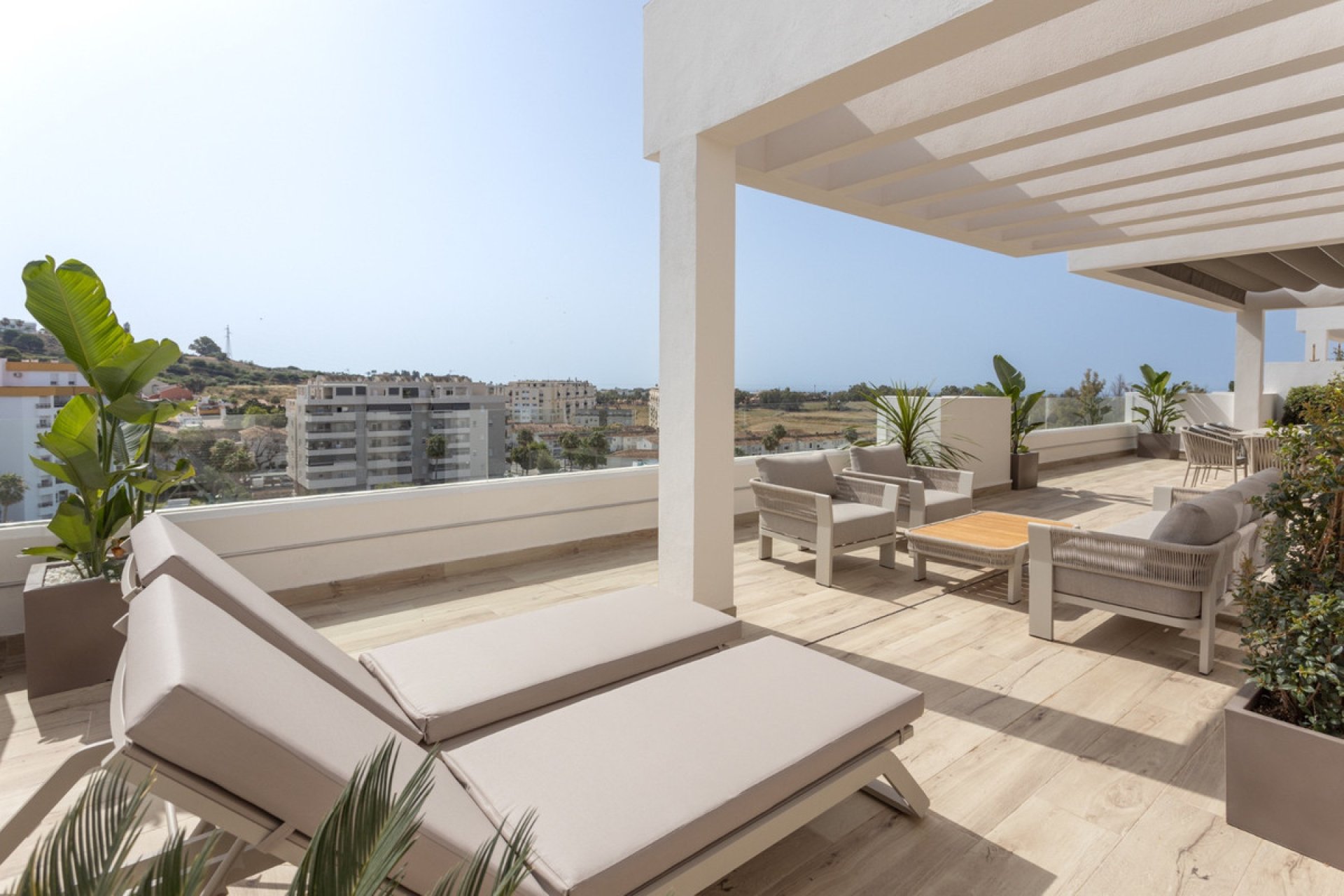 Resale - Apartment - Middle Floor Apartment - Marbella - Nueva Andalucia