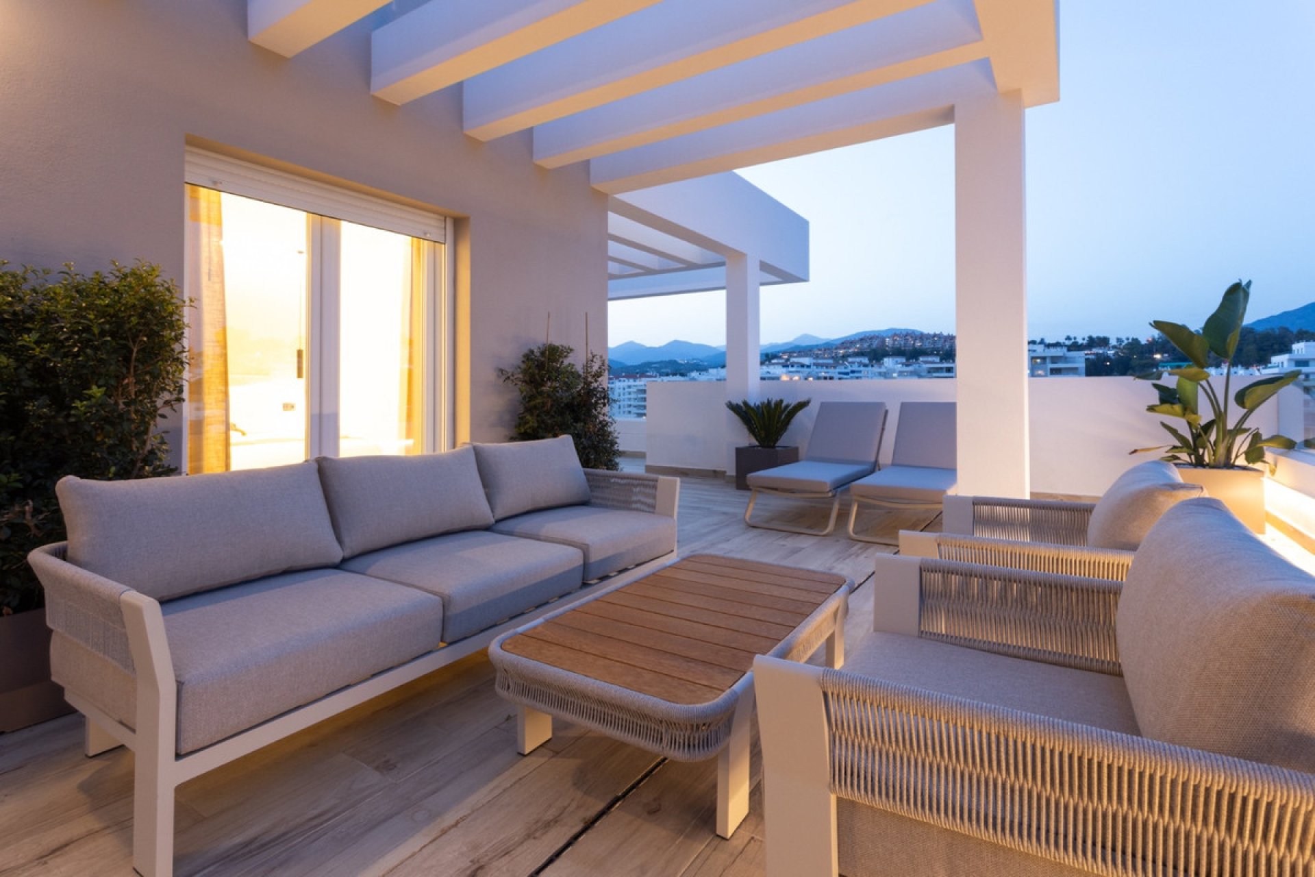 Resale - Apartment - Middle Floor Apartment - Marbella - Nueva Andalucia