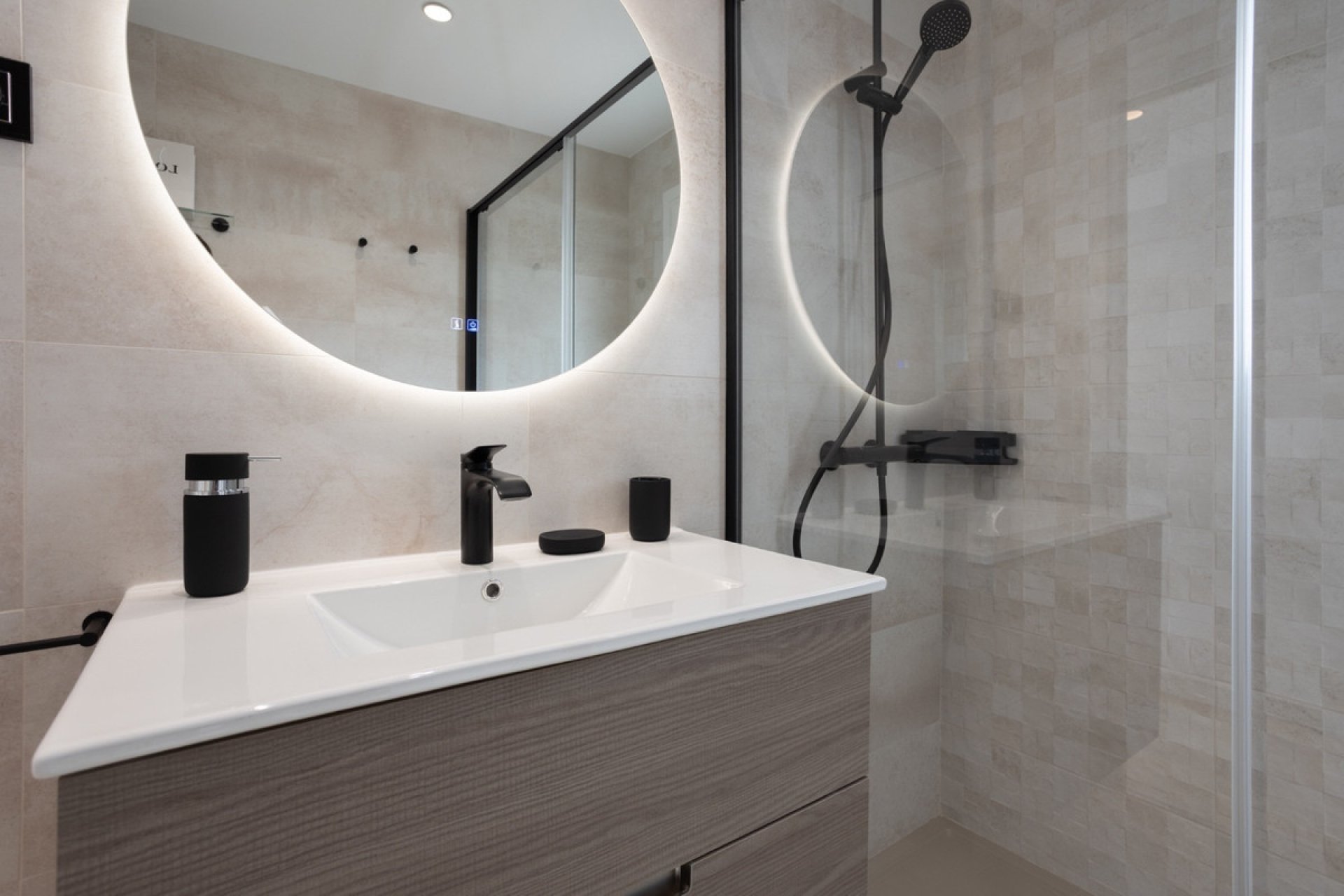 Resale - Apartment - Middle Floor Apartment - Marbella - Nueva Andalucia