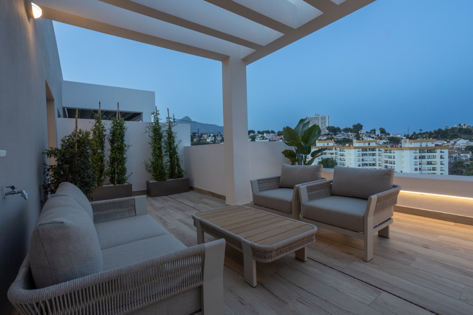 Resale - Apartment - Middle Floor Apartment - Marbella - Nueva Andalucia