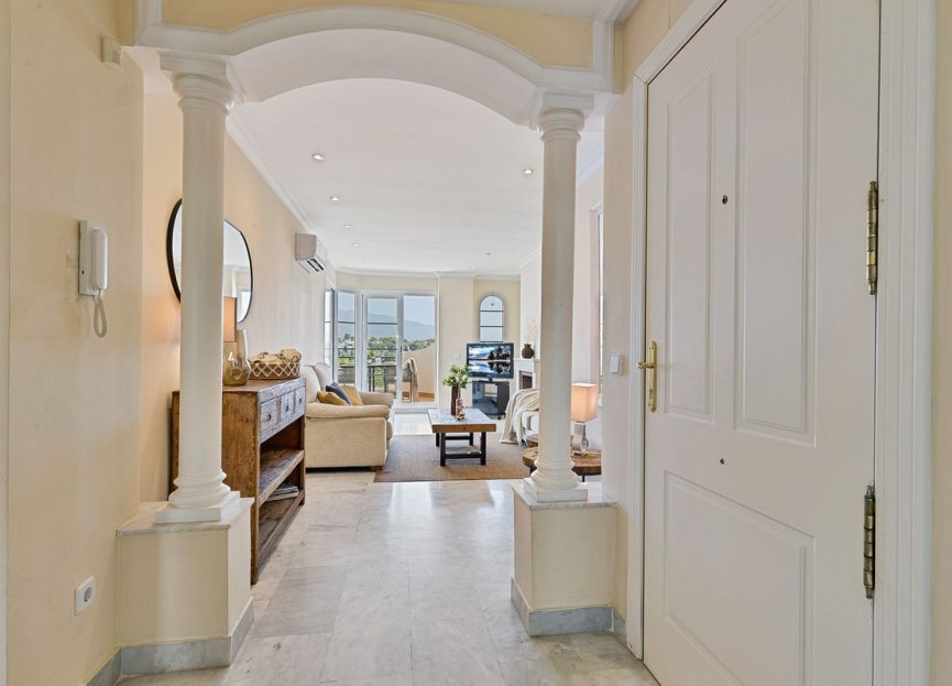 Resale - Apartment - Middle Floor Apartment - Marbella - Nueva Andalucia