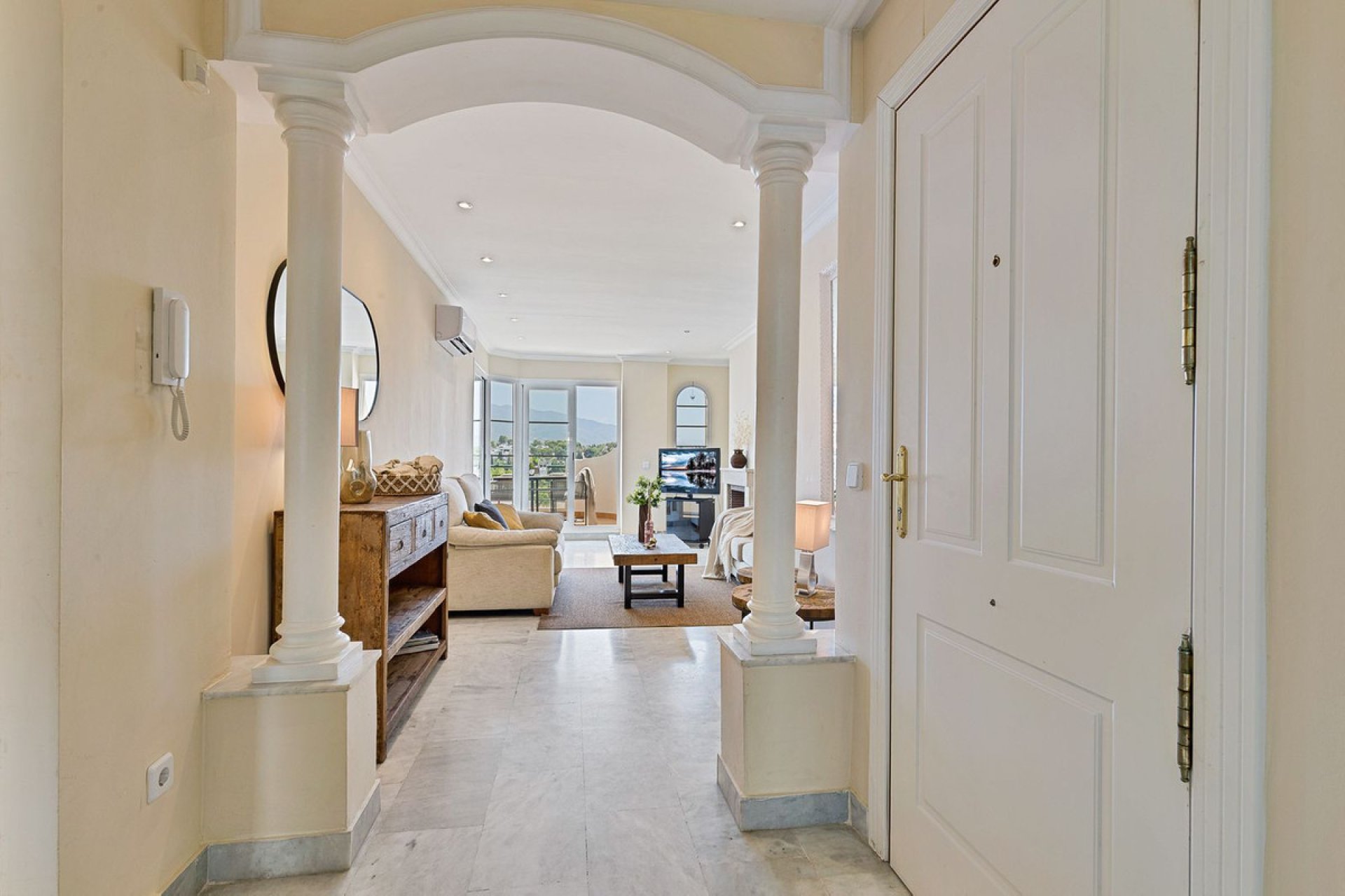 Resale - Apartment - Middle Floor Apartment - Marbella - Nueva Andalucia