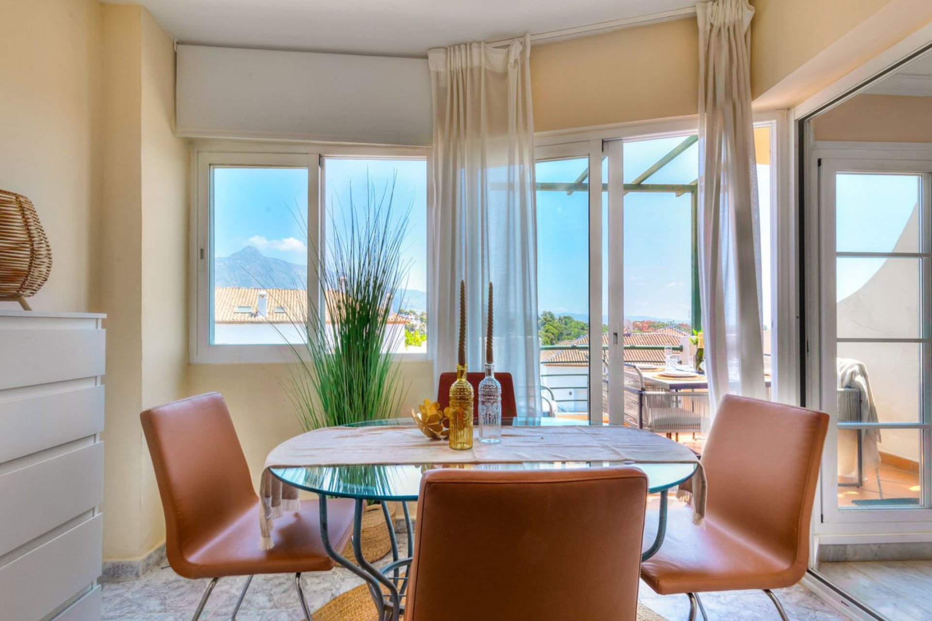 Resale - Apartment - Middle Floor Apartment - Marbella - Nueva Andalucia