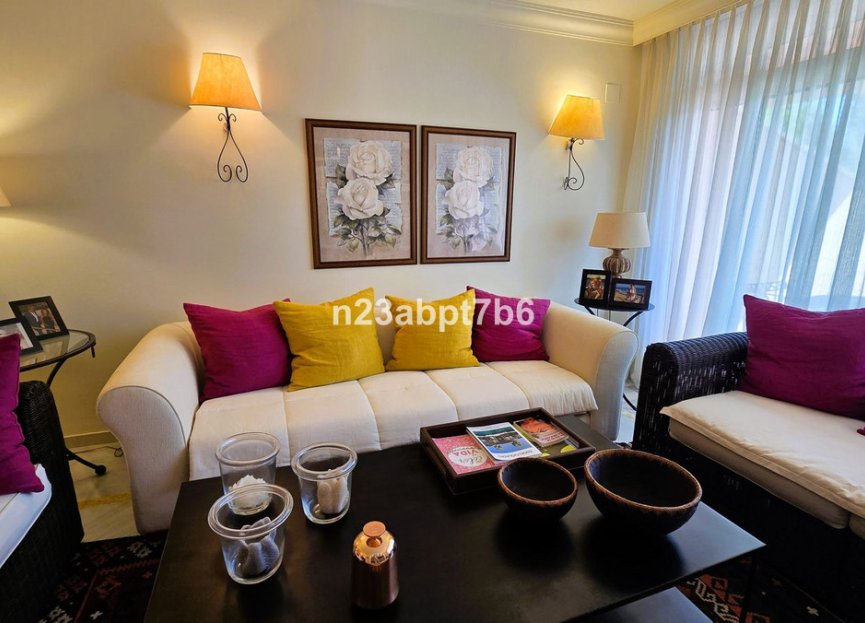 Resale - Apartment - Middle Floor Apartment - Marbella - Nueva Andalucia