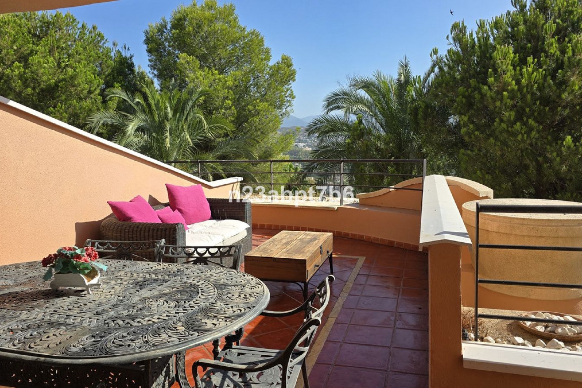 Resale - Apartment - Middle Floor Apartment - Marbella - Nueva Andalucia
