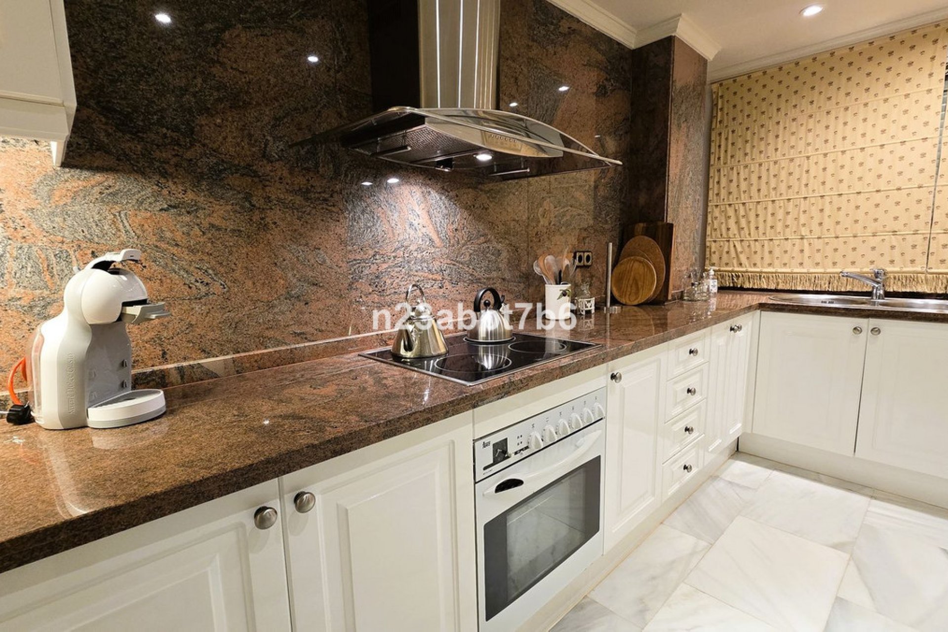 Resale - Apartment - Middle Floor Apartment - Marbella - Nueva Andalucia