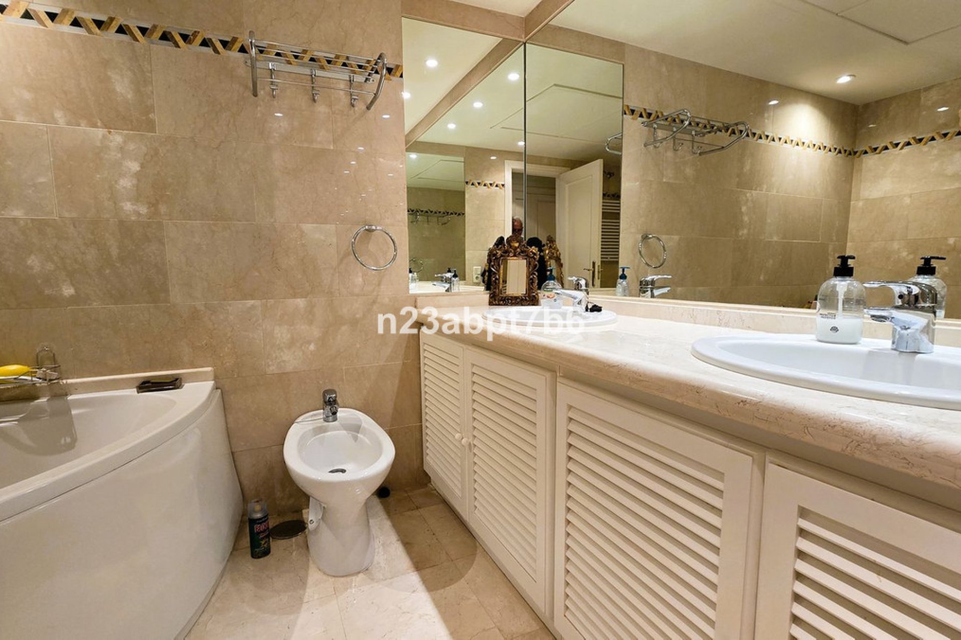 Resale - Apartment - Middle Floor Apartment - Marbella - Nueva Andalucia