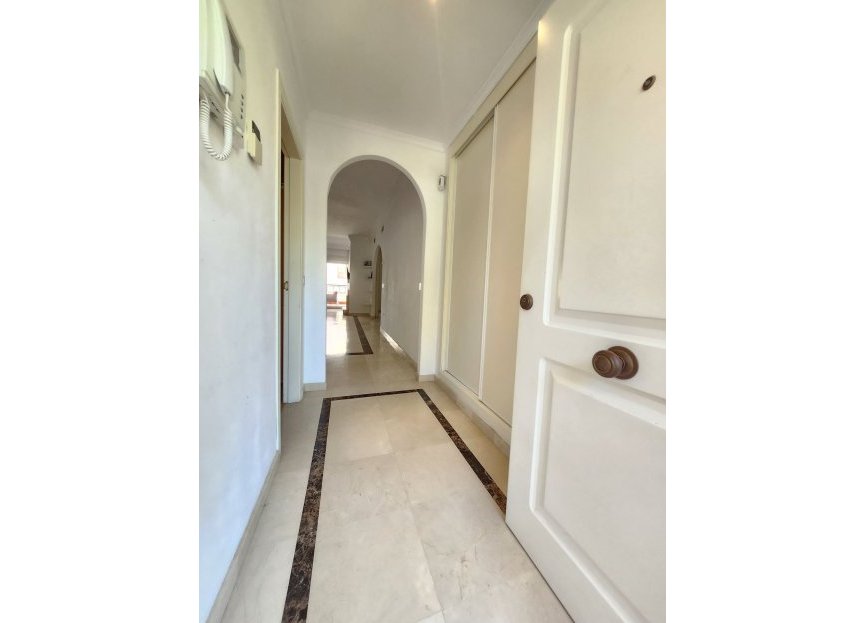 Resale - Apartment - Middle Floor Apartment - Marbella - Nueva Andalucia