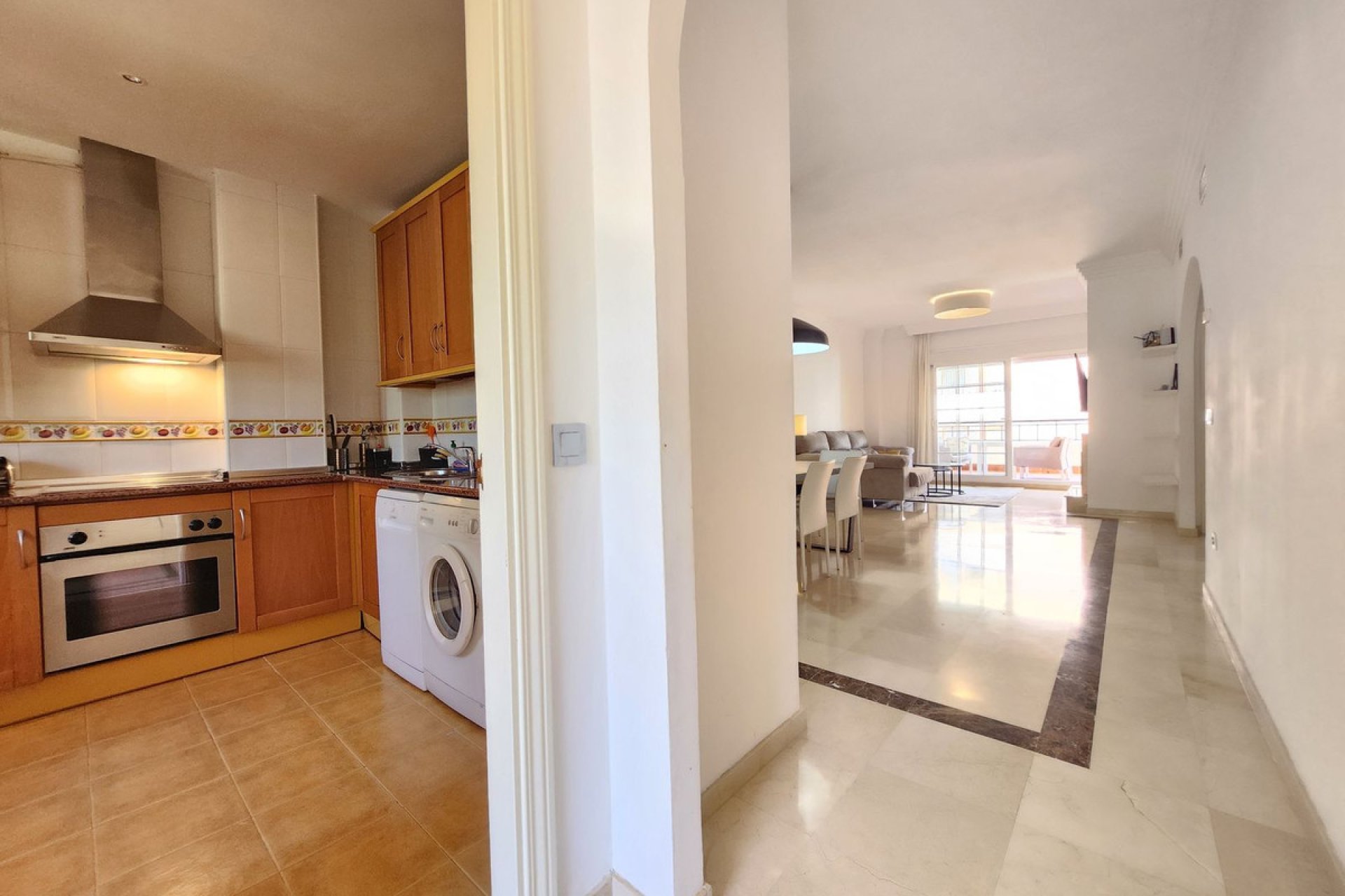 Resale - Apartment - Middle Floor Apartment - Marbella - Nueva Andalucia
