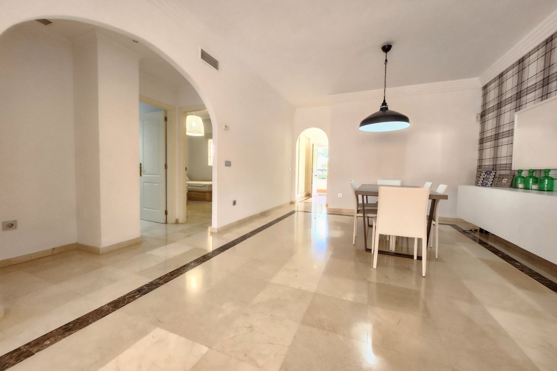 Resale - Apartment - Middle Floor Apartment - Marbella - Nueva Andalucia