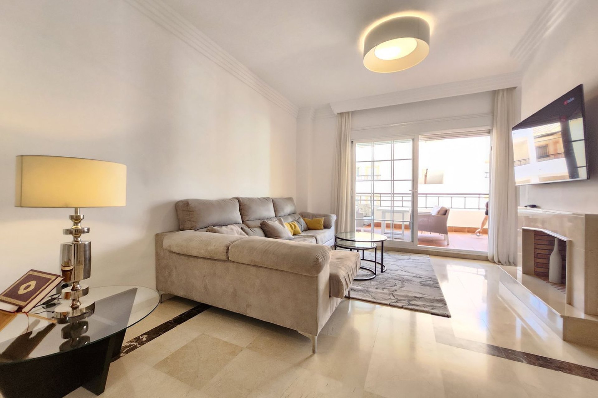 Resale - Apartment - Middle Floor Apartment - Marbella - Nueva Andalucia