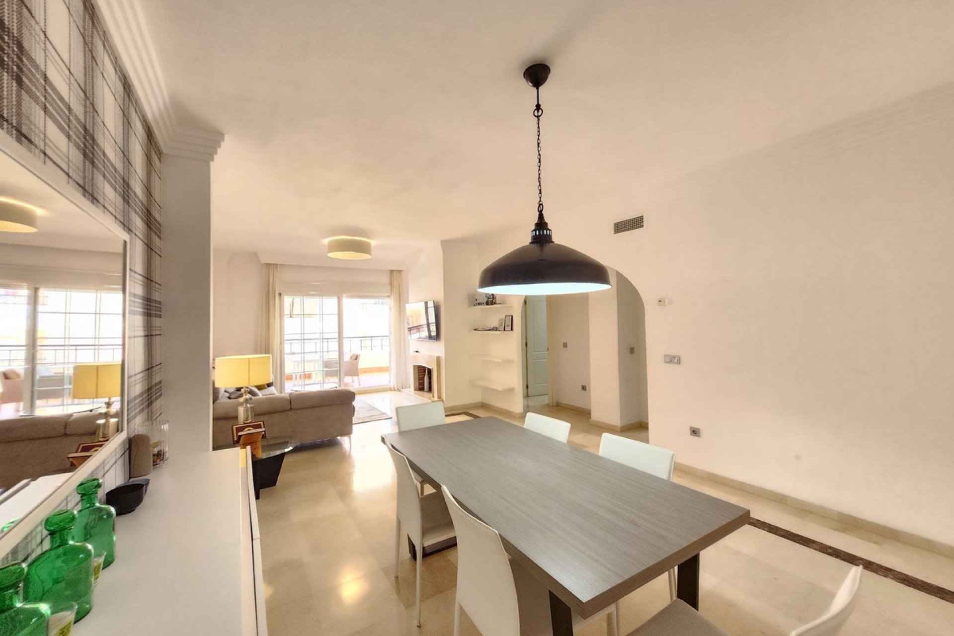 Resale - Apartment - Middle Floor Apartment - Marbella - Nueva Andalucia