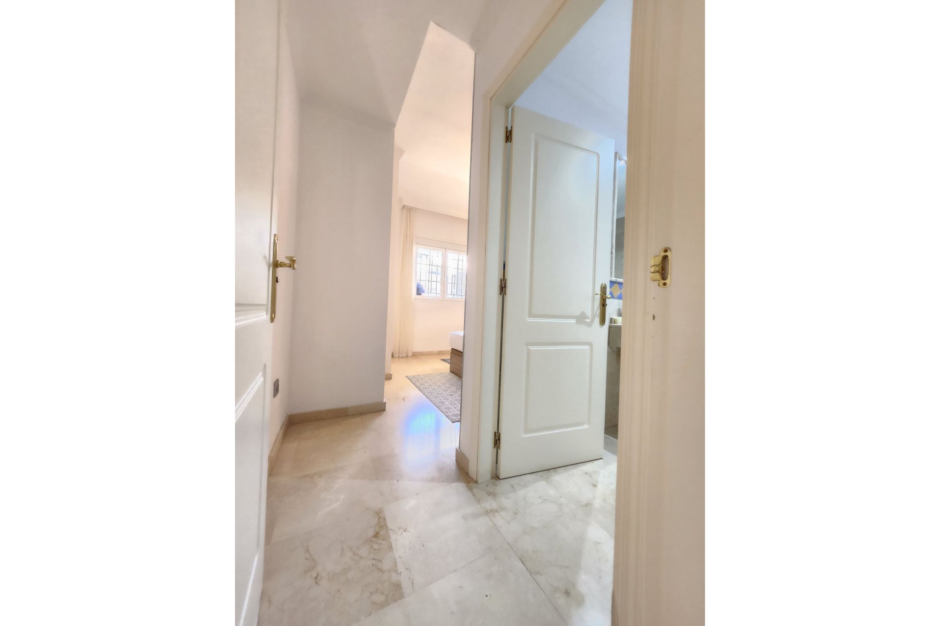 Resale - Apartment - Middle Floor Apartment - Marbella - Nueva Andalucia