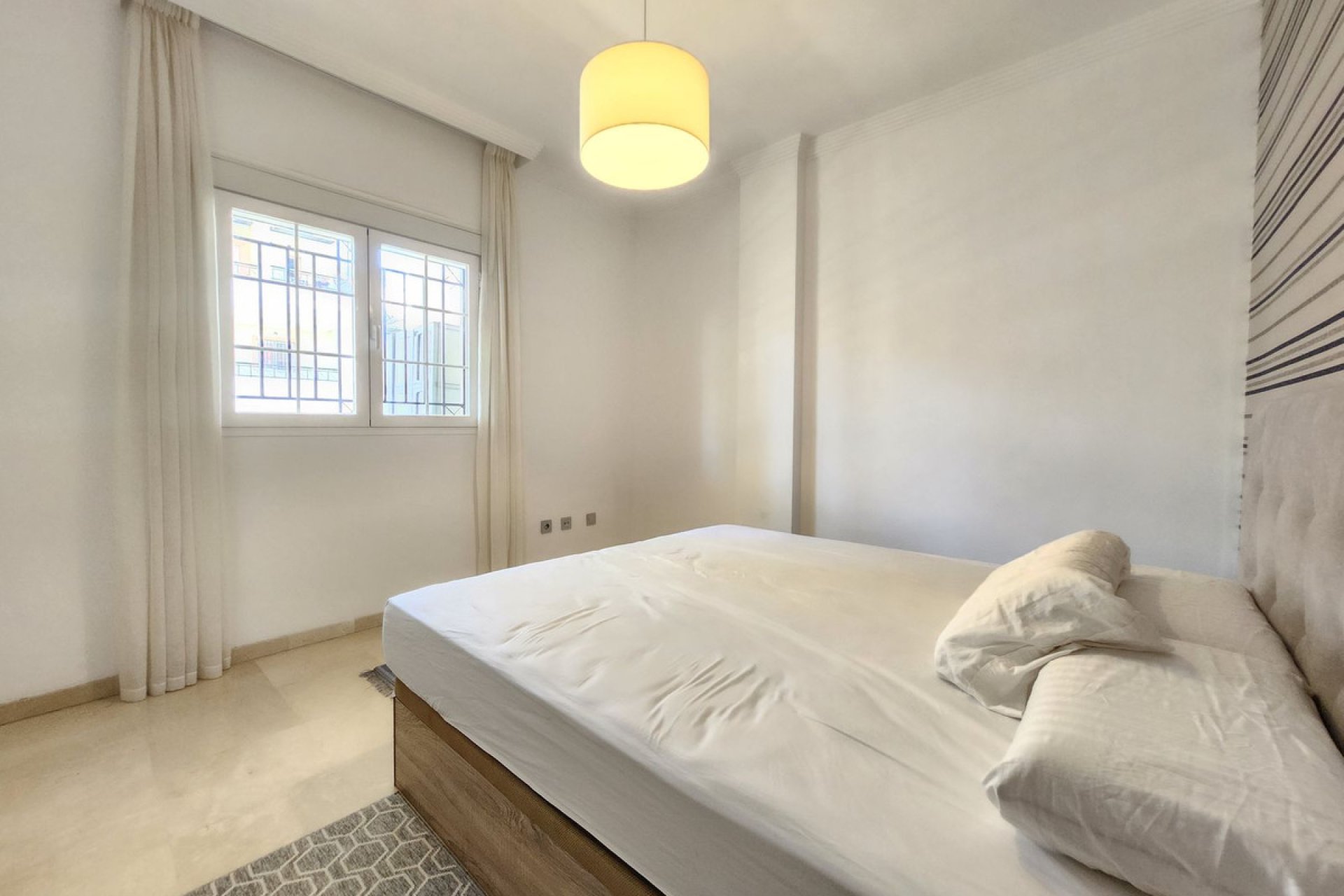 Resale - Apartment - Middle Floor Apartment - Marbella - Nueva Andalucia