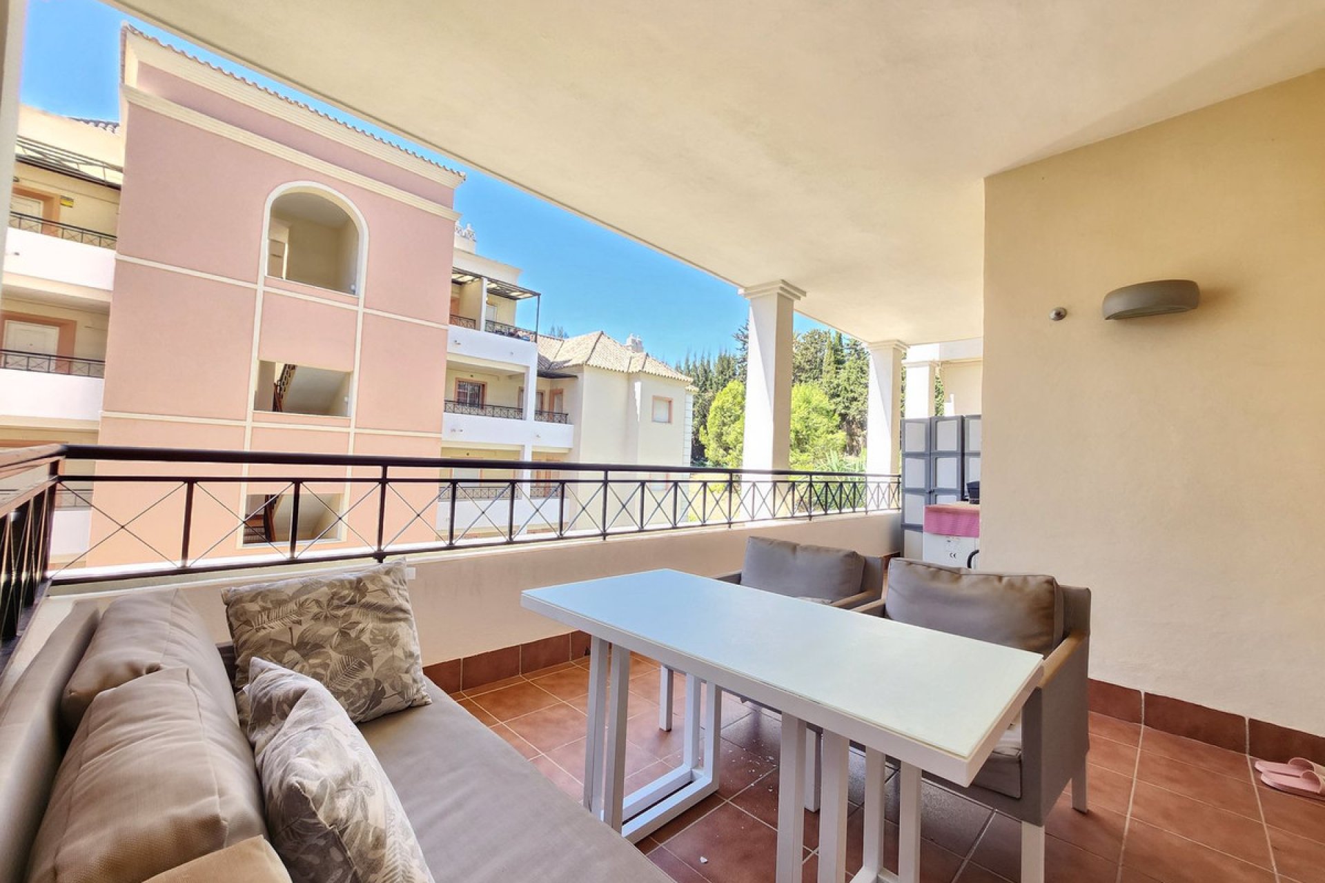 Resale - Apartment - Middle Floor Apartment - Marbella - Nueva Andalucia