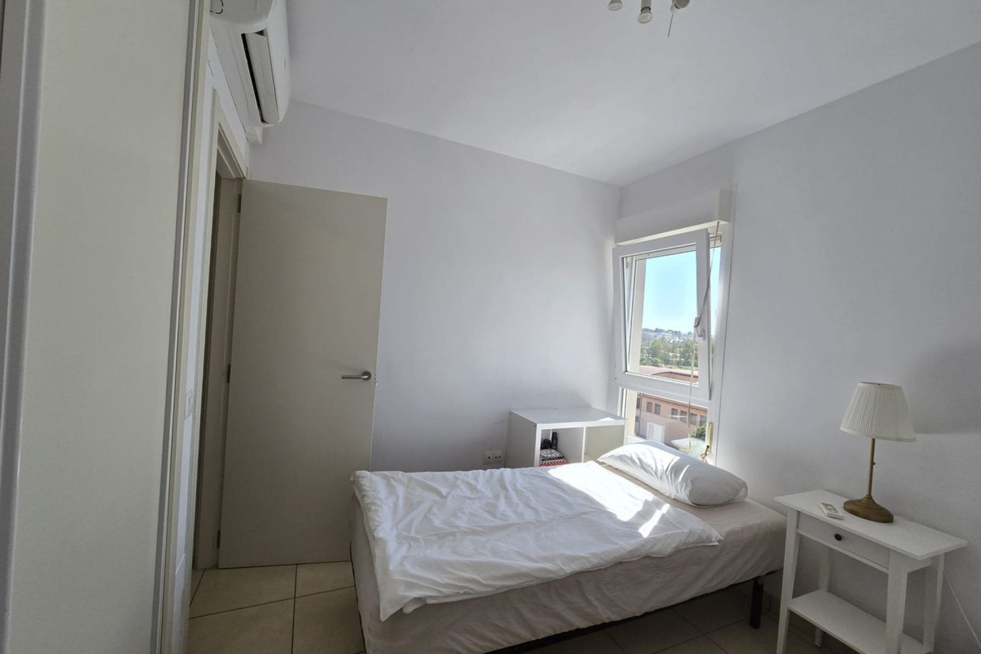 Resale - Apartment - Middle Floor Apartment - Marbella - Nueva Andalucia